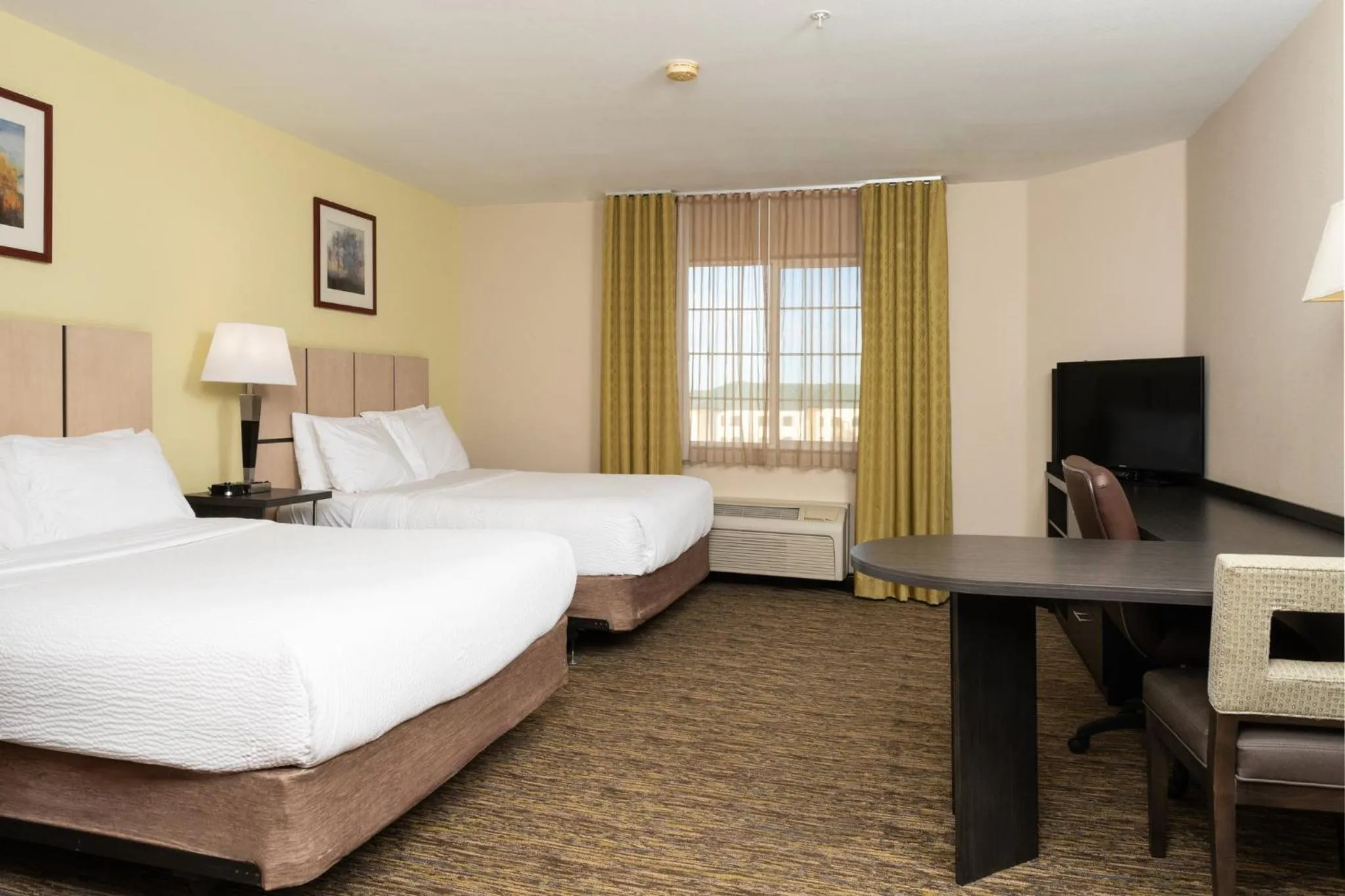 Photo of the whole room, Bed in Candlewood Suites Roswell by IHG