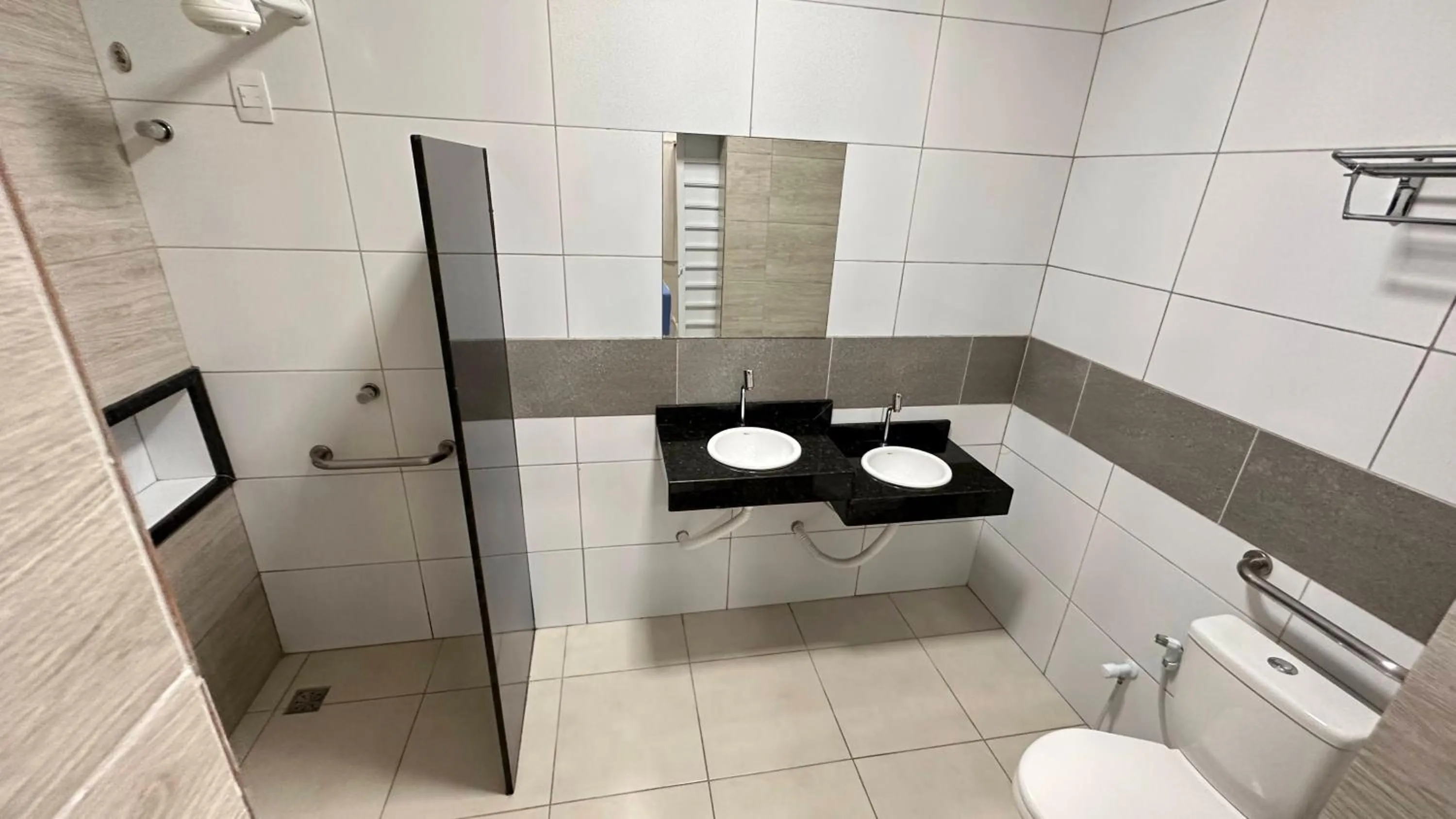 Shower in Pousada São Luiz