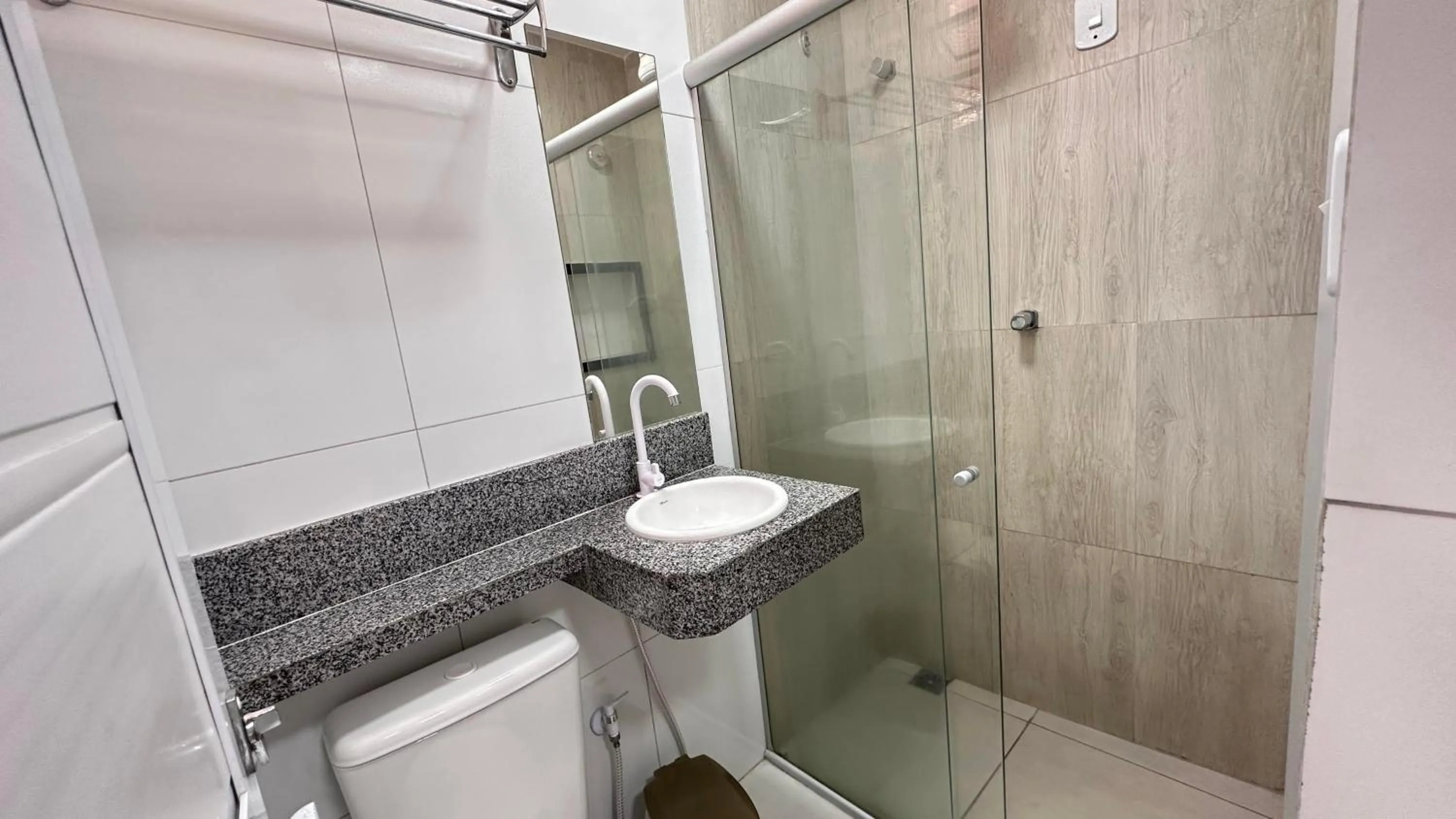 Shower in Pousada São Luiz