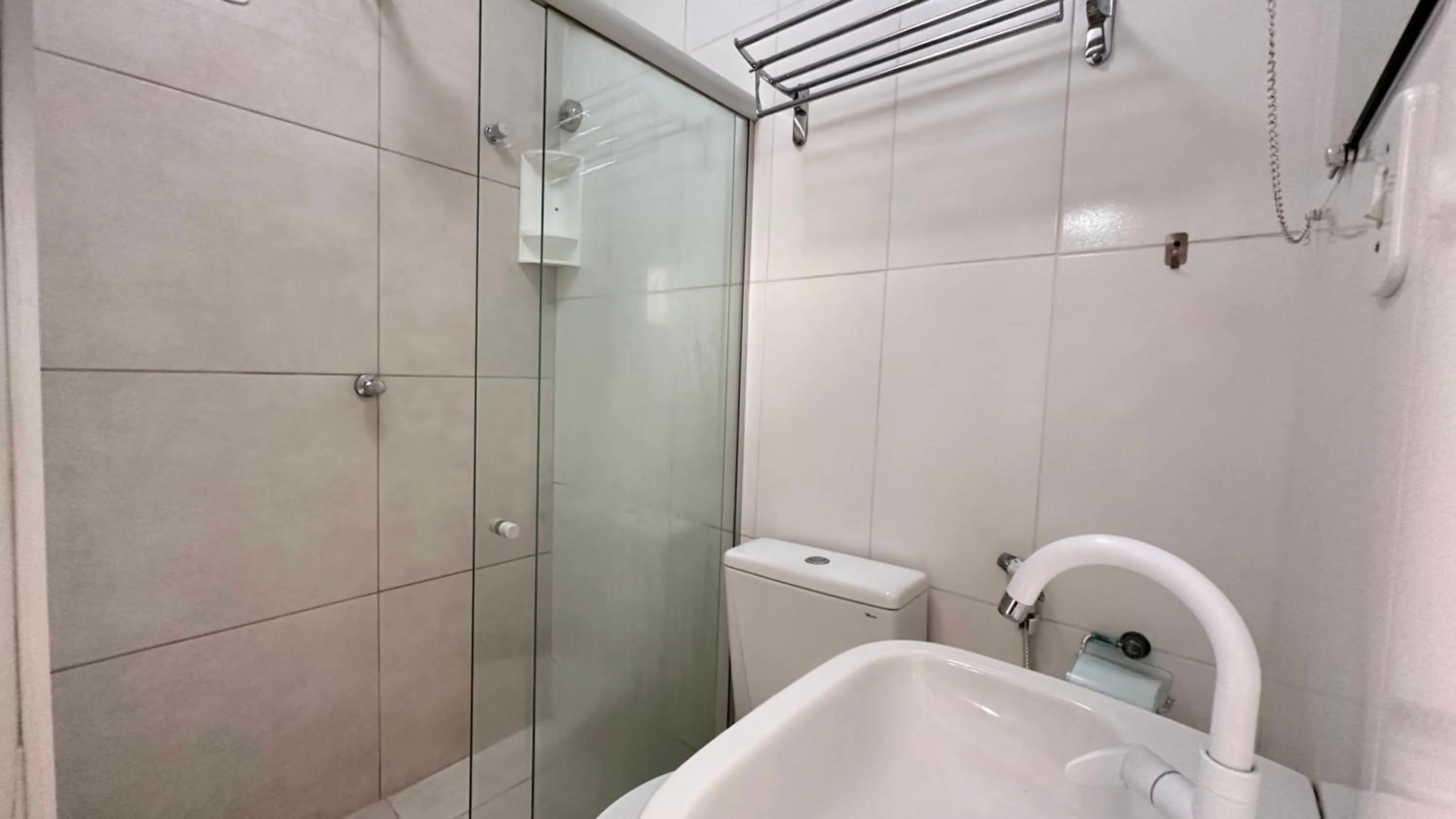 Shower in Pousada São Luiz