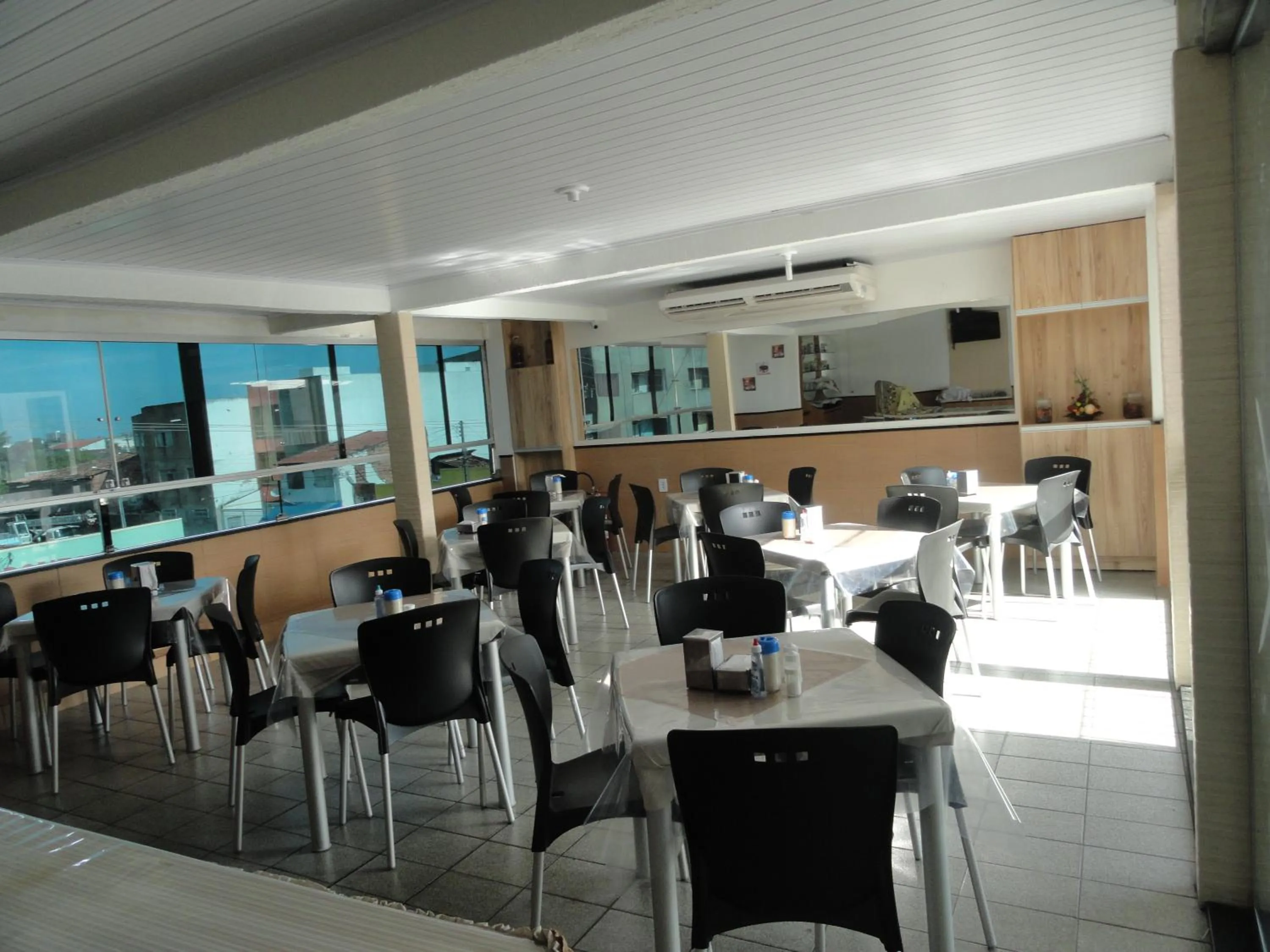 Restaurant/places to eat in Pousada São Luiz