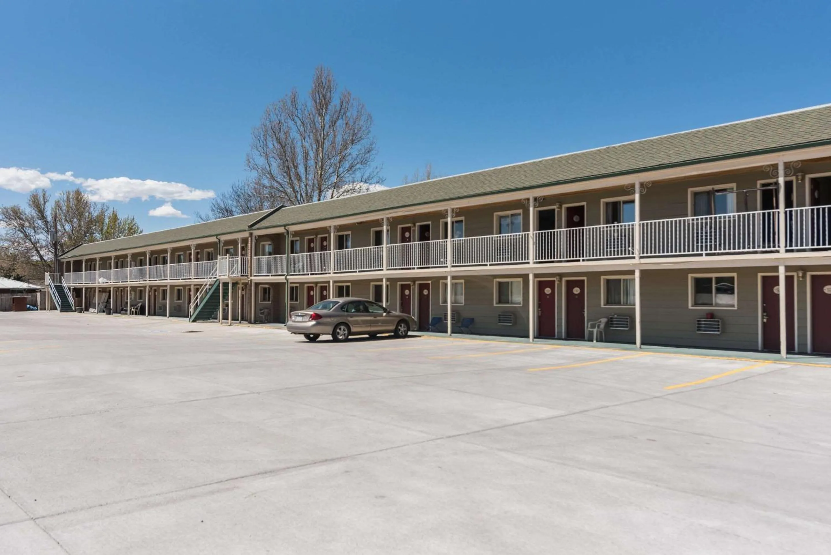 Property building in 1st Interstate Inn Montrose