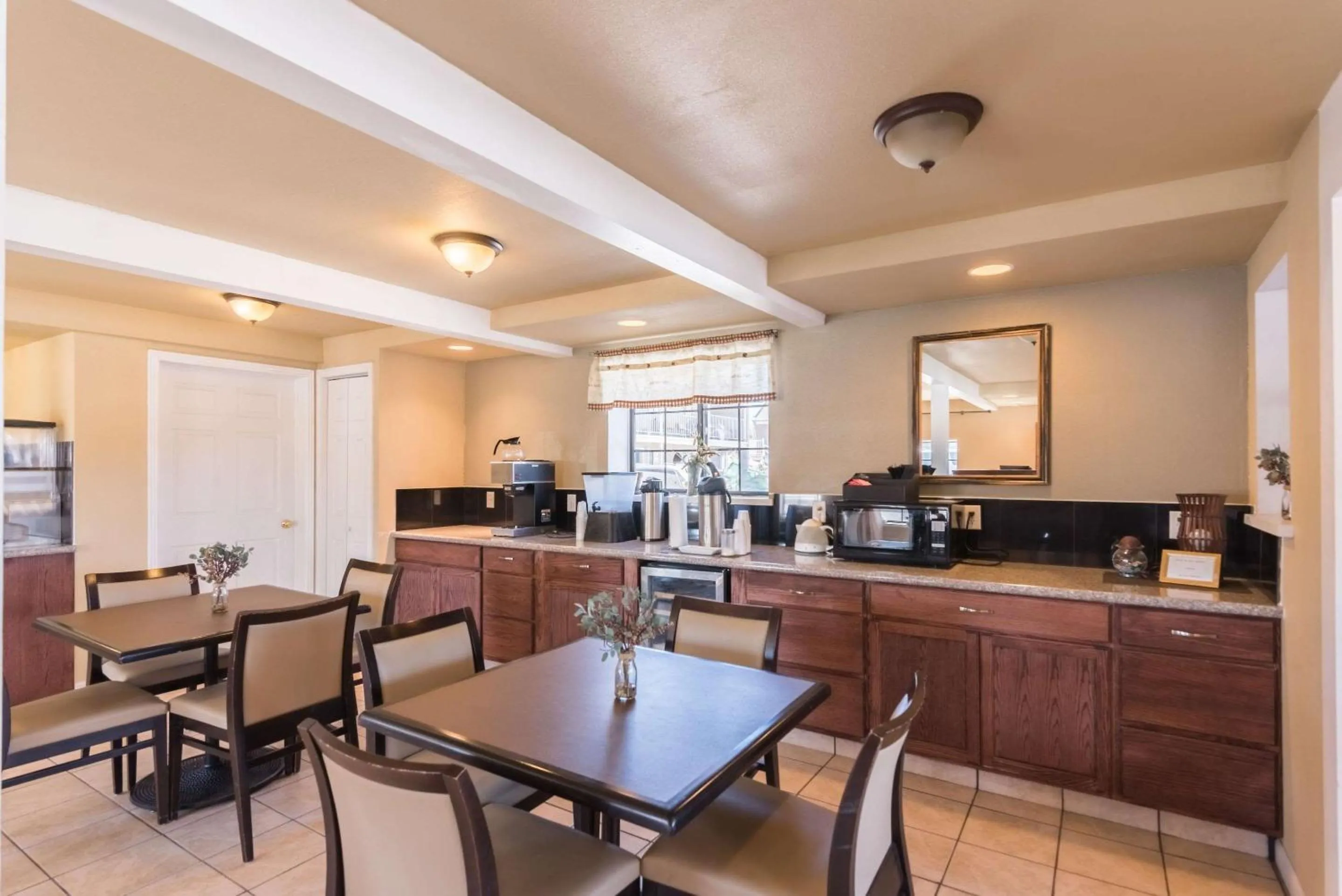 Restaurant/places to eat in 1st Interstate Inn Montrose