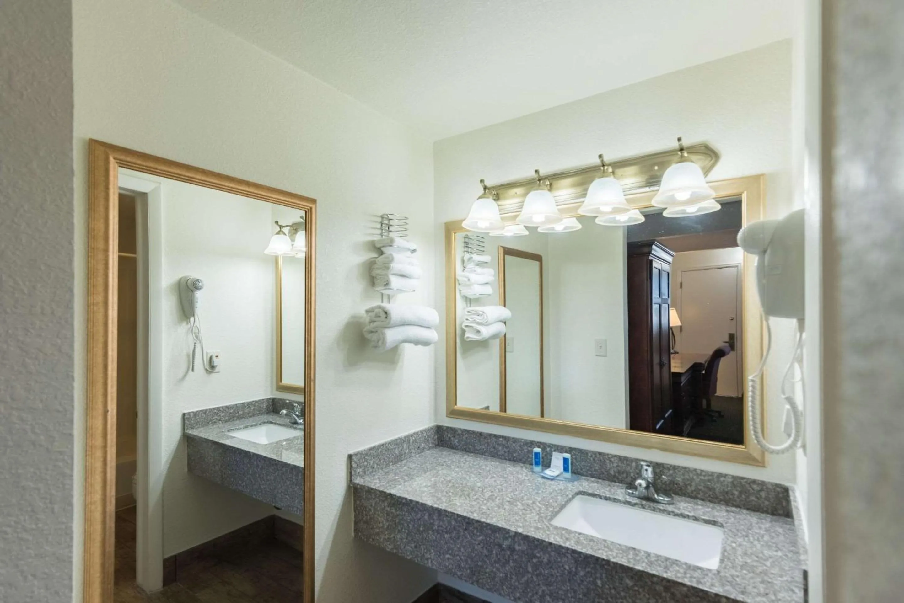 Property building in 1st Interstate Inn Montrose