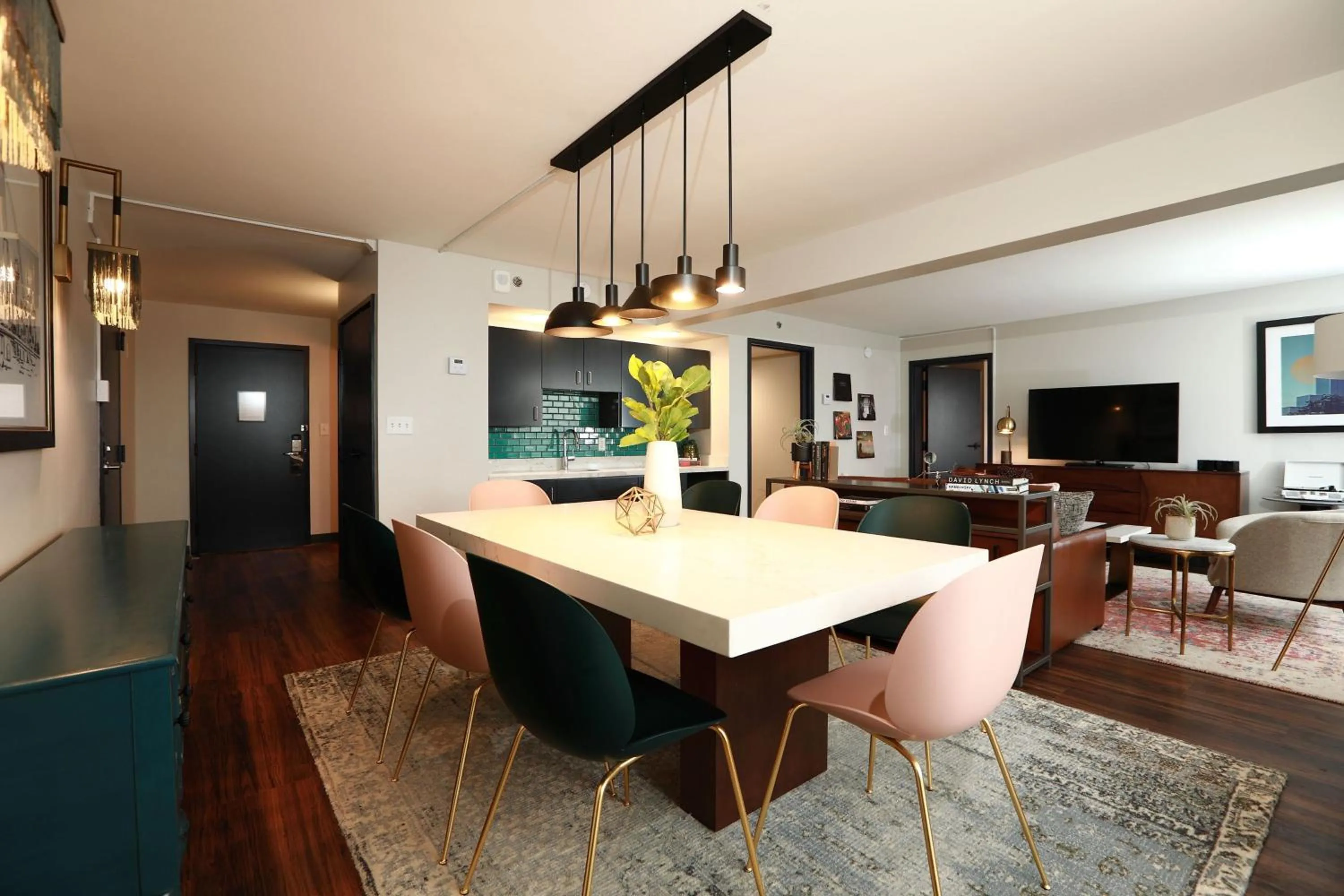 Photo of the whole room in The Beeman Hotel