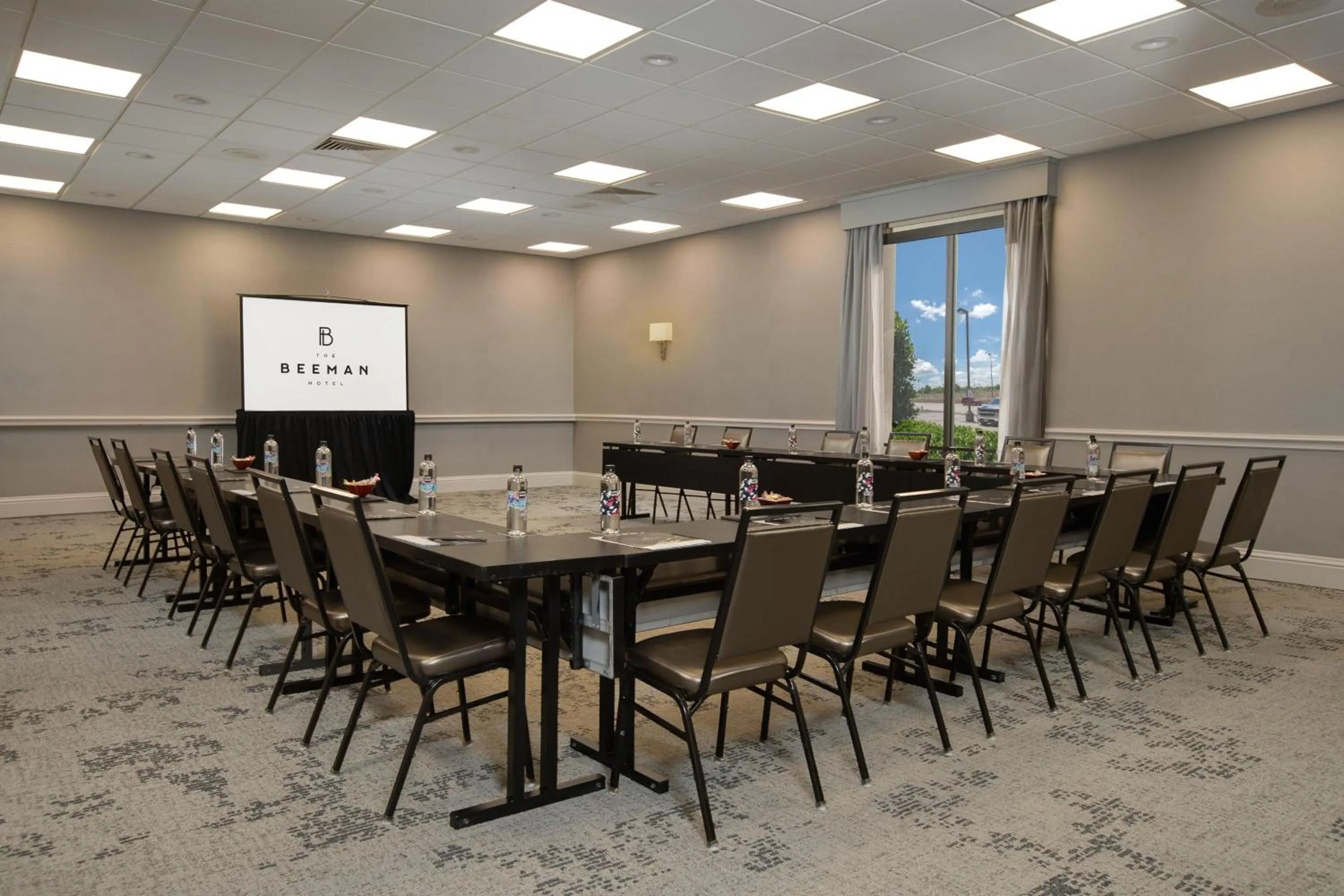 Meeting/conference room in The Beeman Hotel