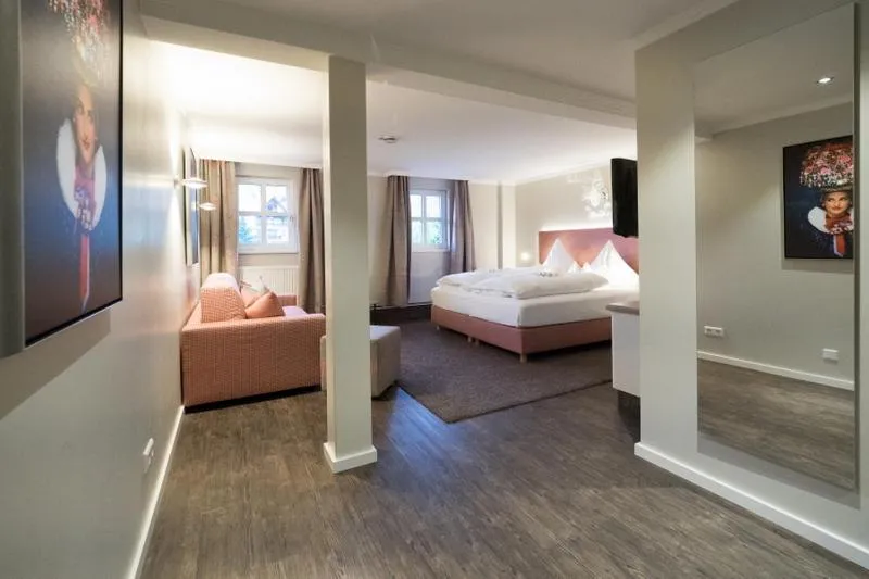 Photo of the whole room, Bed in Hotel Restaurant Der Engel, Sasbachwalden