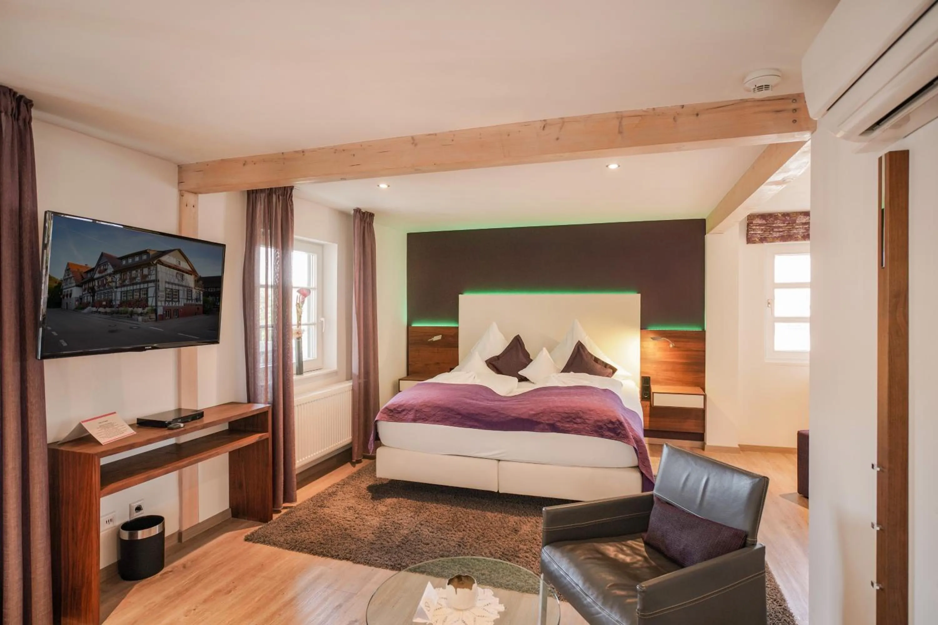 Bed in Hotel Restaurant Der Engel, Sasbachwalden