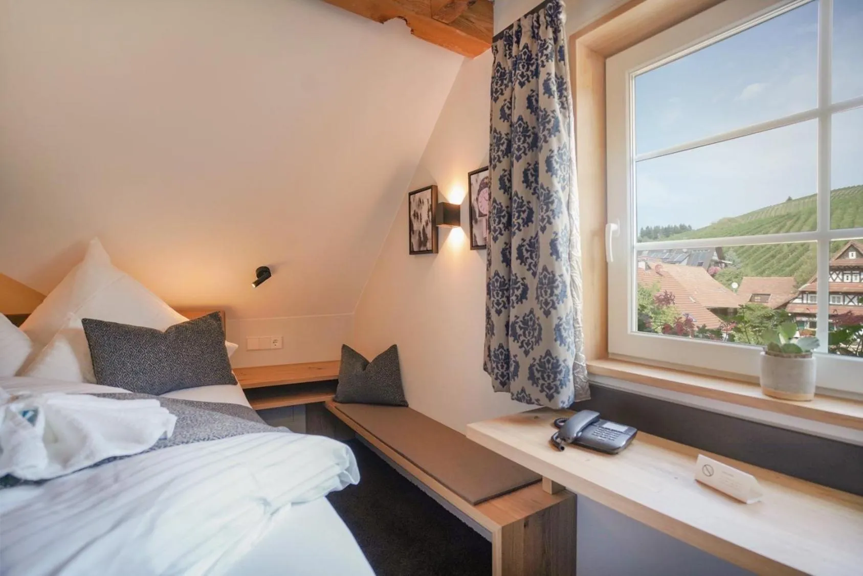 Bed in Hotel Restaurant Der Engel, Sasbachwalden