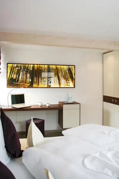 Photo of the whole room, Bed in Hotel Restaurant Der Engel, Sasbachwalden