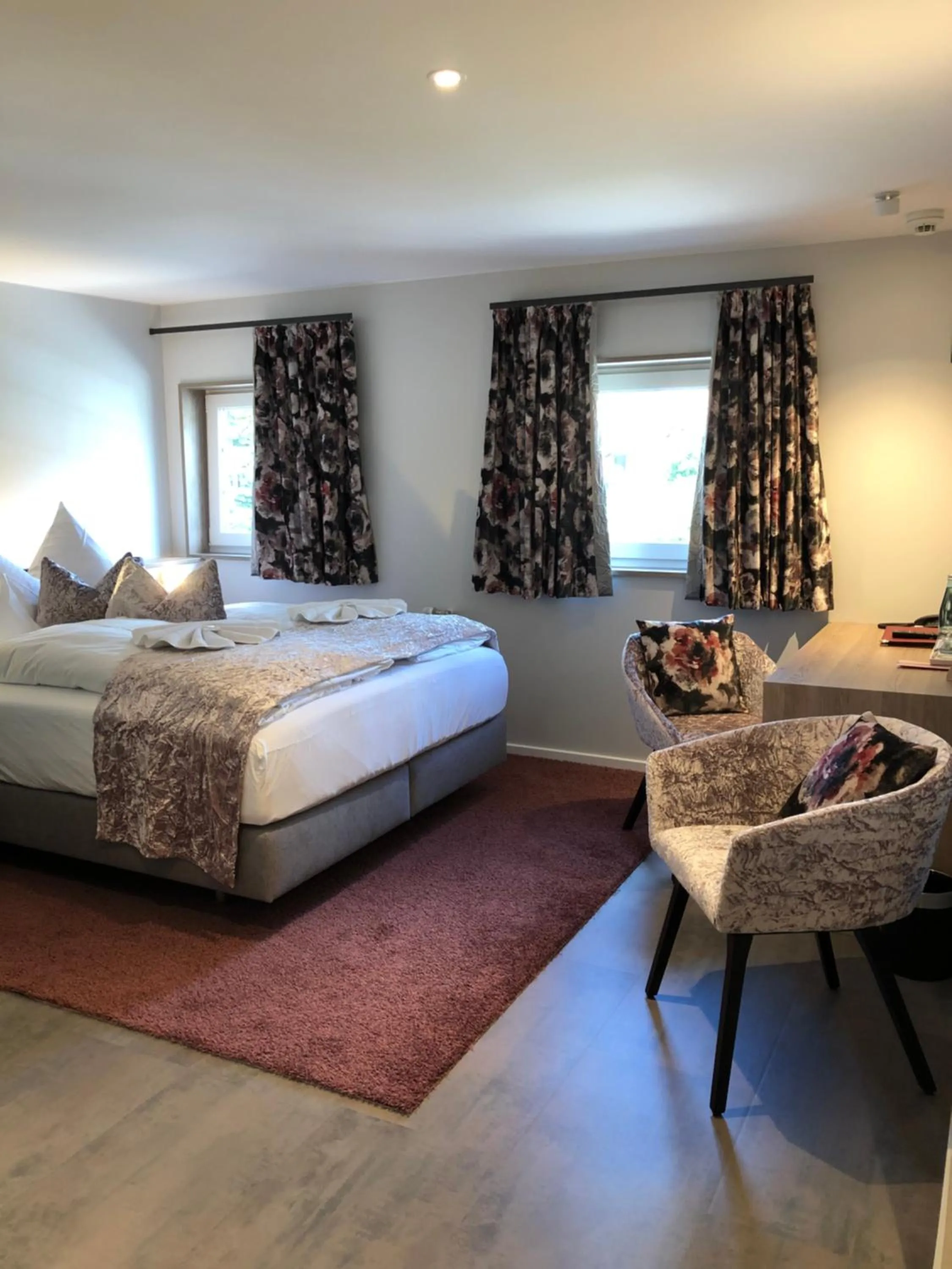 Photo of the whole room, Bed in Hotel Restaurant Der Engel, Sasbachwalden