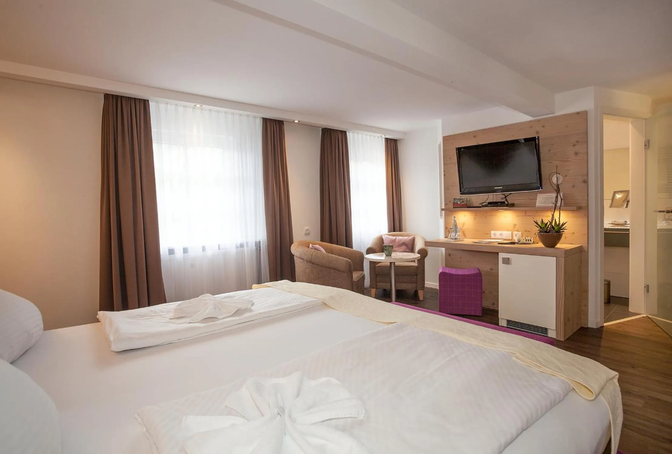 Photo of the whole room, Bed in Hotel Restaurant Der Engel, Sasbachwalden