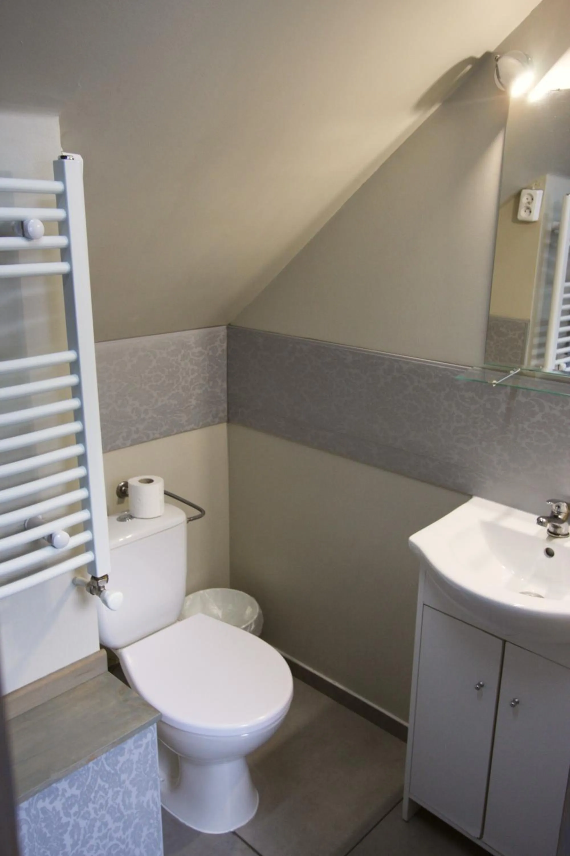 Shower in Pokoje Nadrzeczna 45