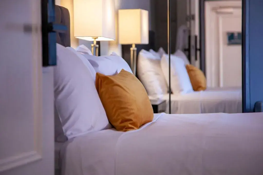 Superior Twin/Triple Studio with Ensuite Bathroom in Bayswater Boutique Lodge Superior Twin/Triple Studio with Ensuite Bathroom in Bayswater Boutique Lodge