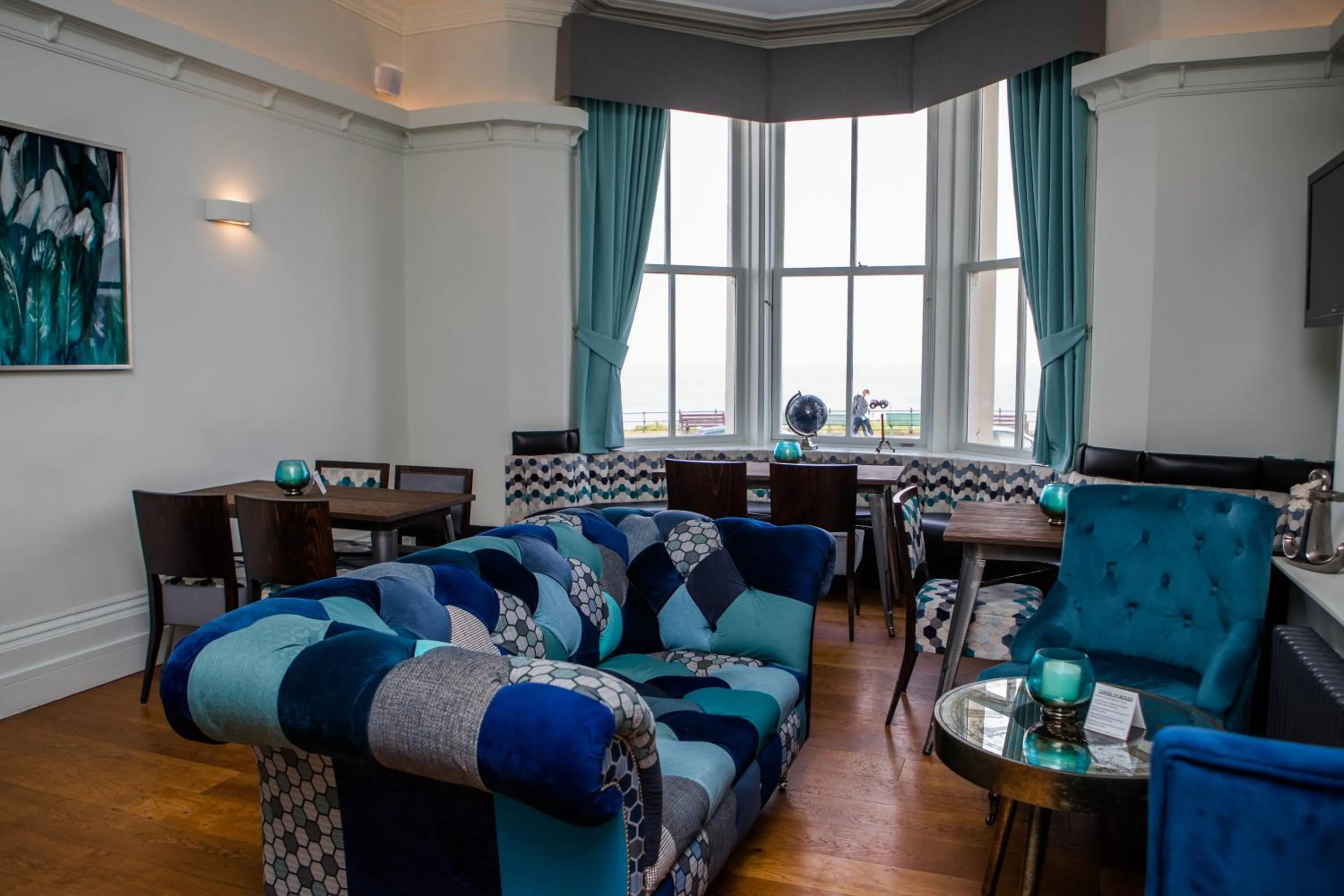 Lounge or bar in Delmont Hotel & View Restaurant