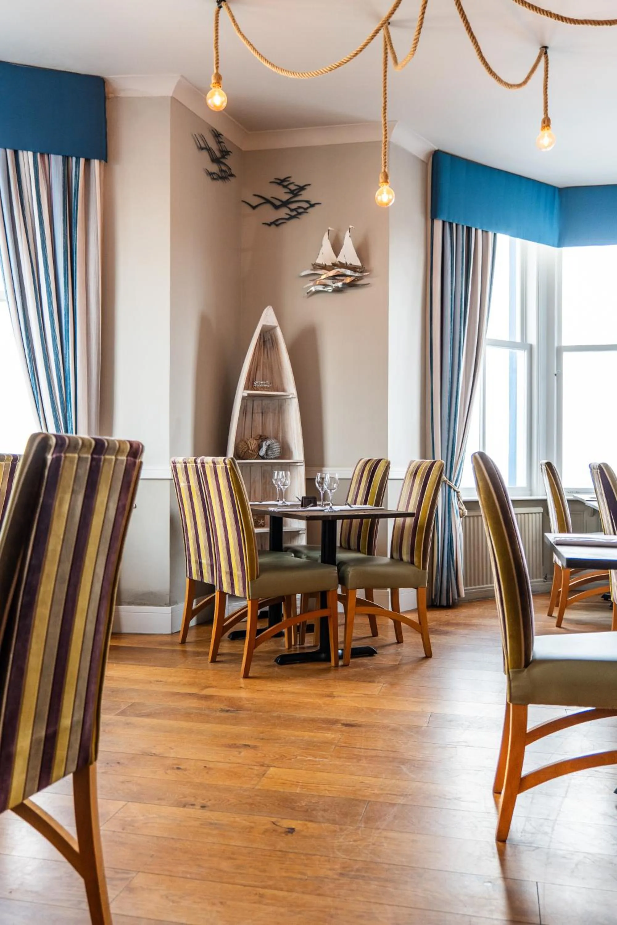 Restaurant/places to eat in Delmont Hotel & View Restaurant