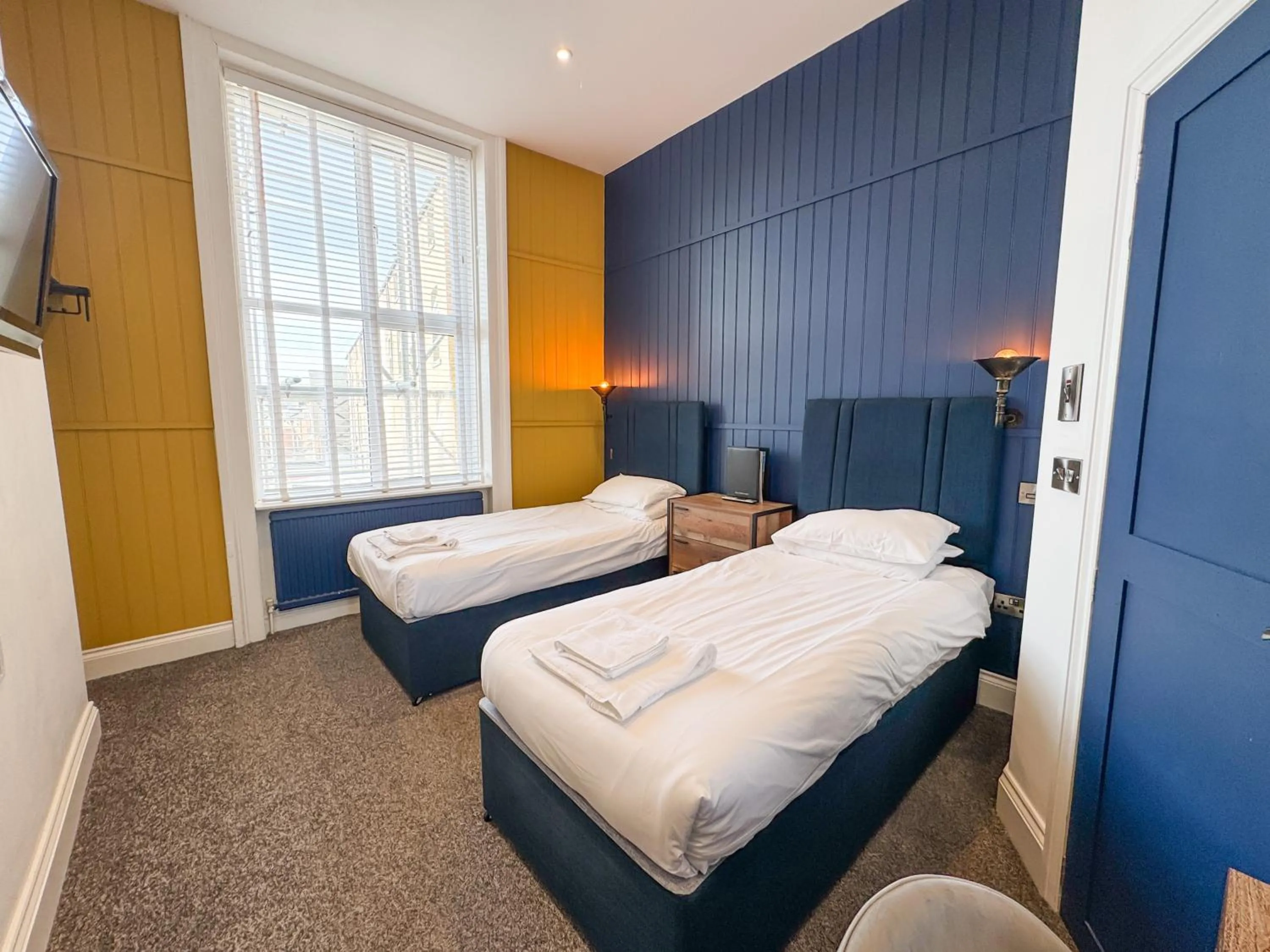 Bedroom, Bed in Delmont Hotel & View Restaurant