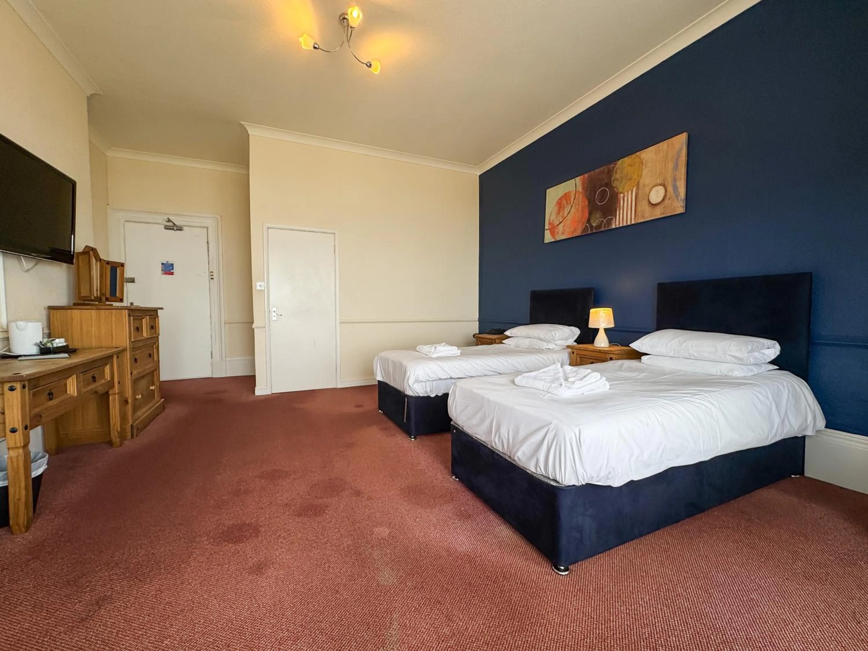 Bedroom, Bed in Delmont Hotel & View Restaurant