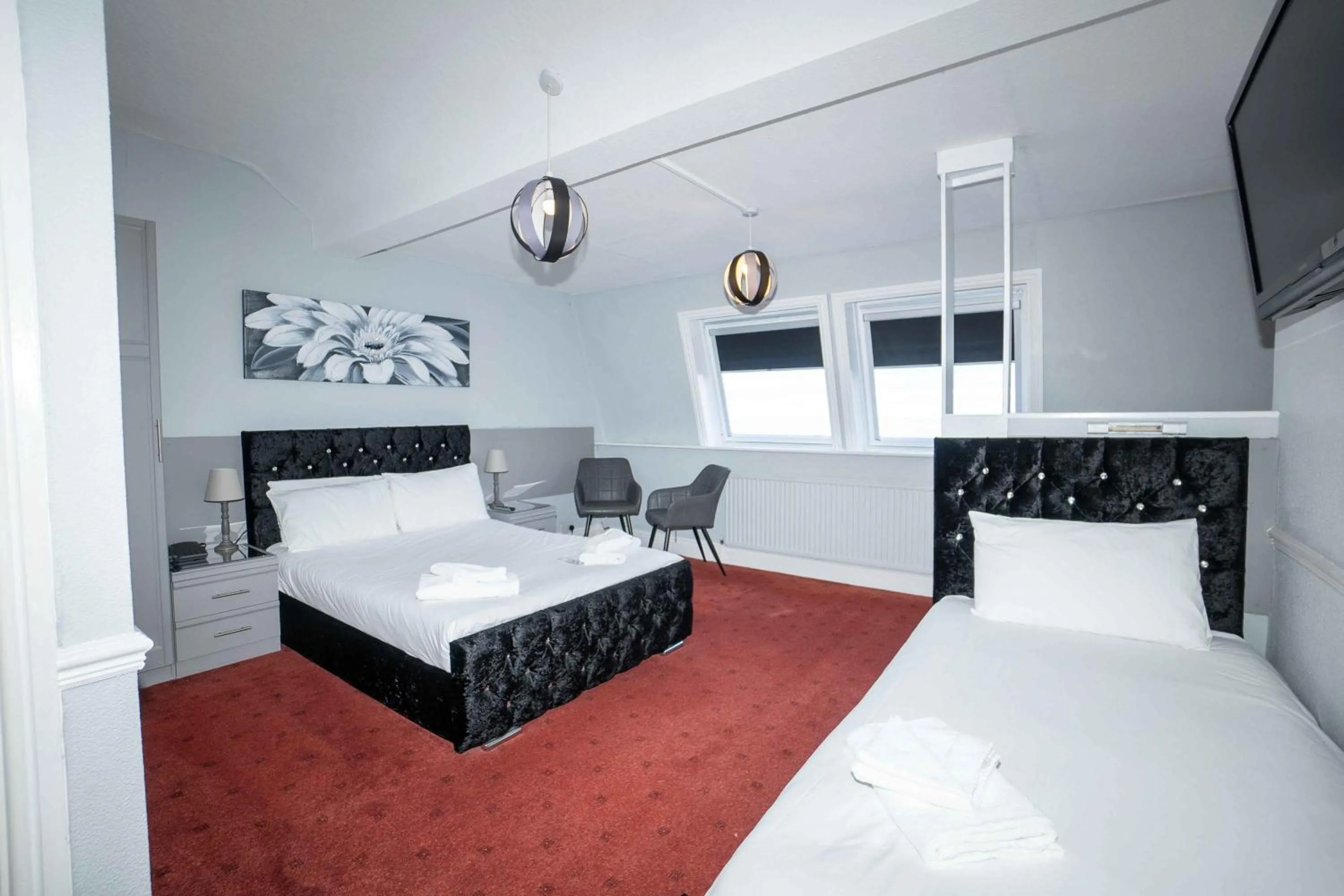 Bedroom, Bed in Delmont Hotel & View Restaurant