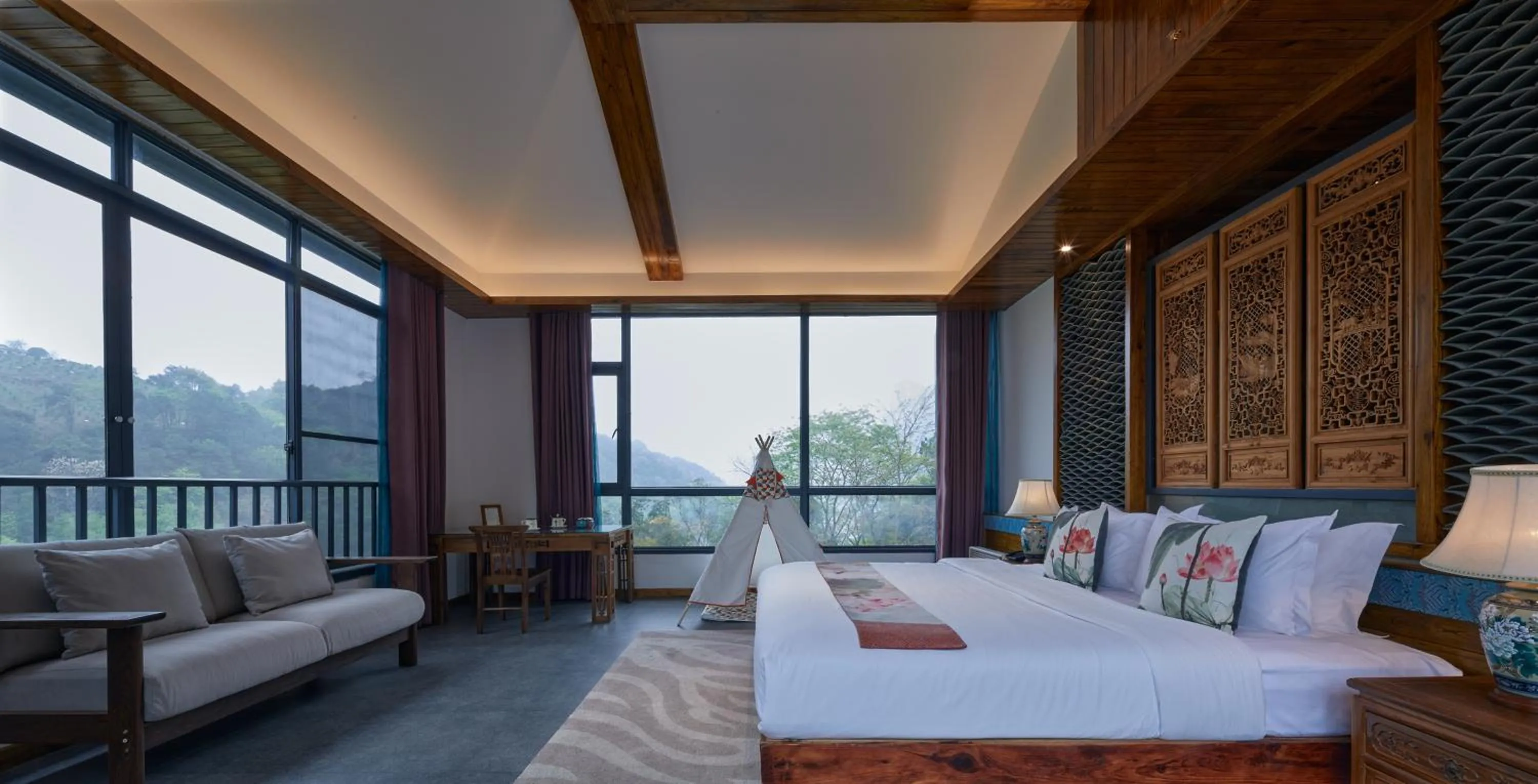 Photo of the whole room, Bed in Li River Resort