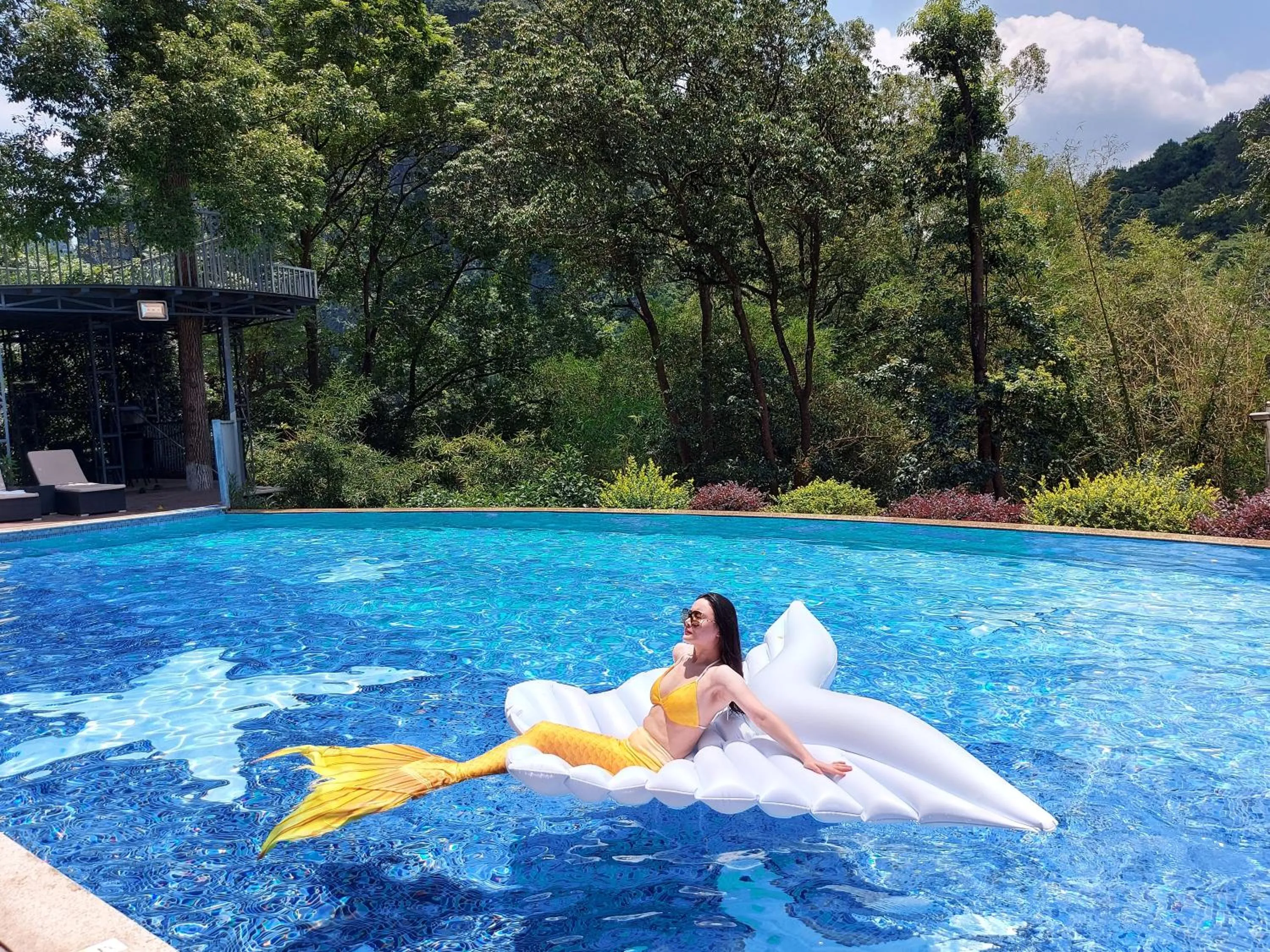 Swimming pool in Li River Resort