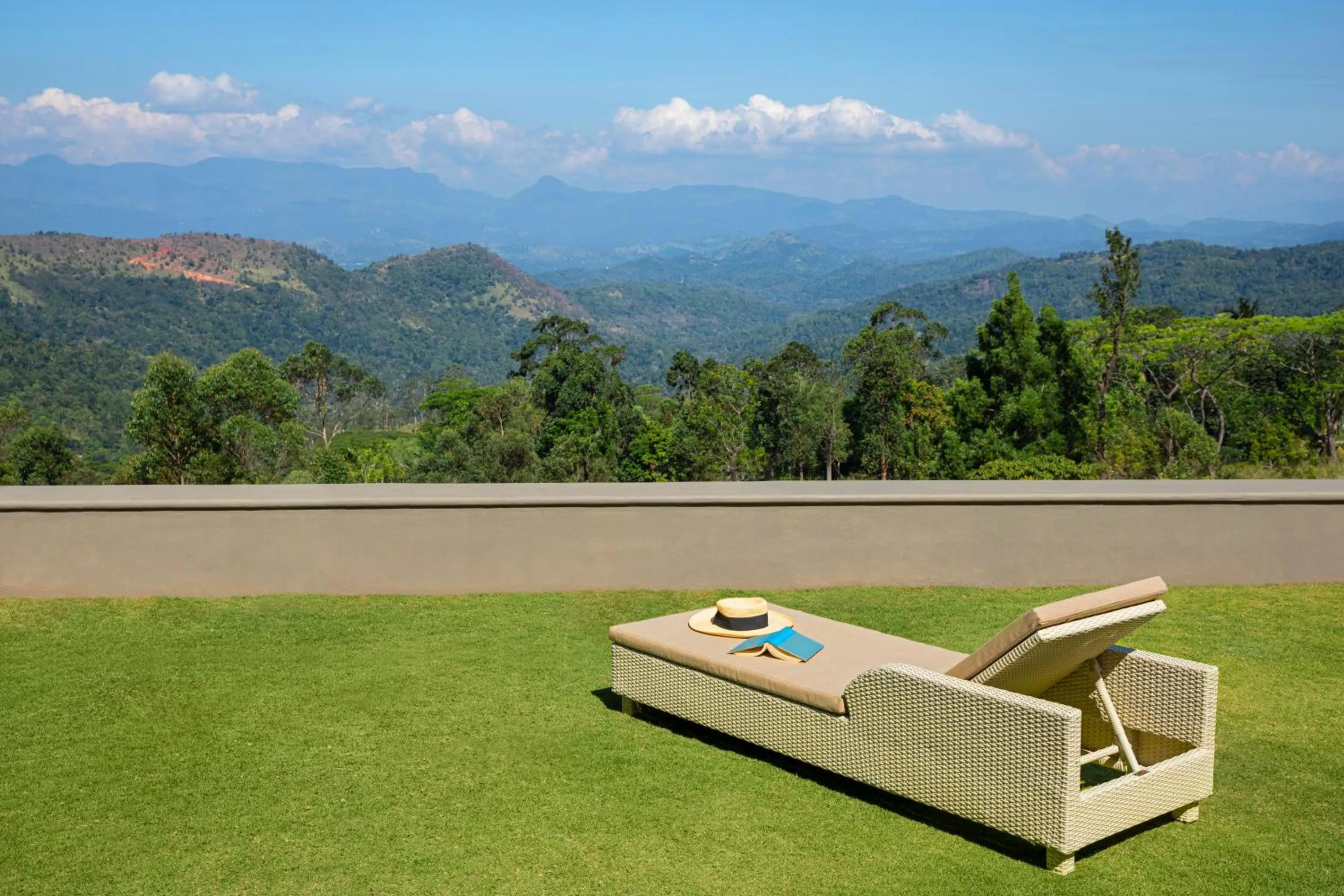 Mountain view in W15 Hanthana Estate Kandy