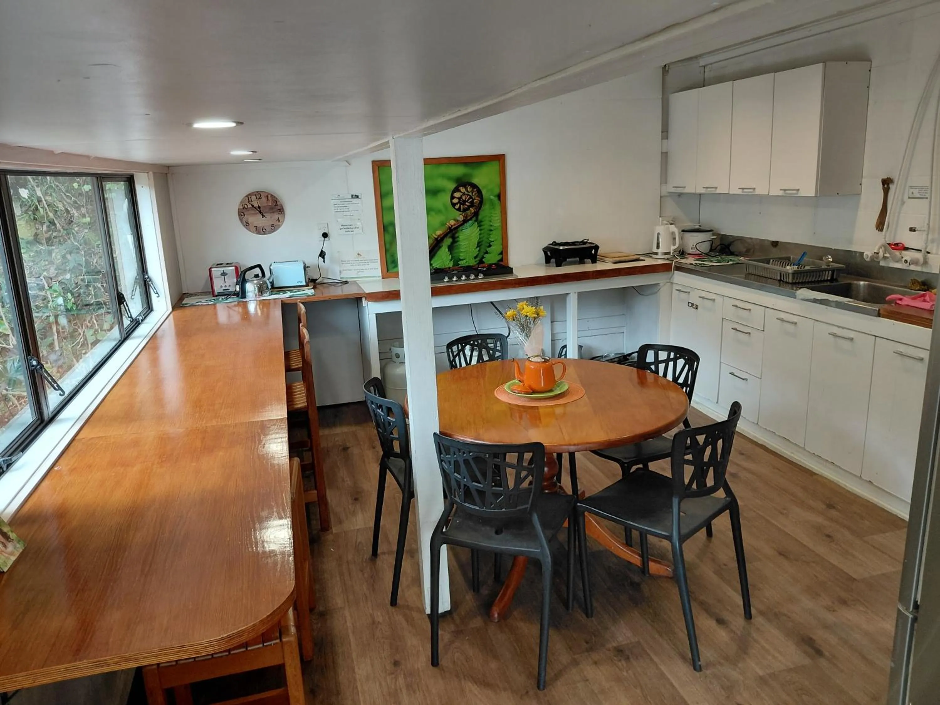 Communal kitchen in Te Mata Lodge