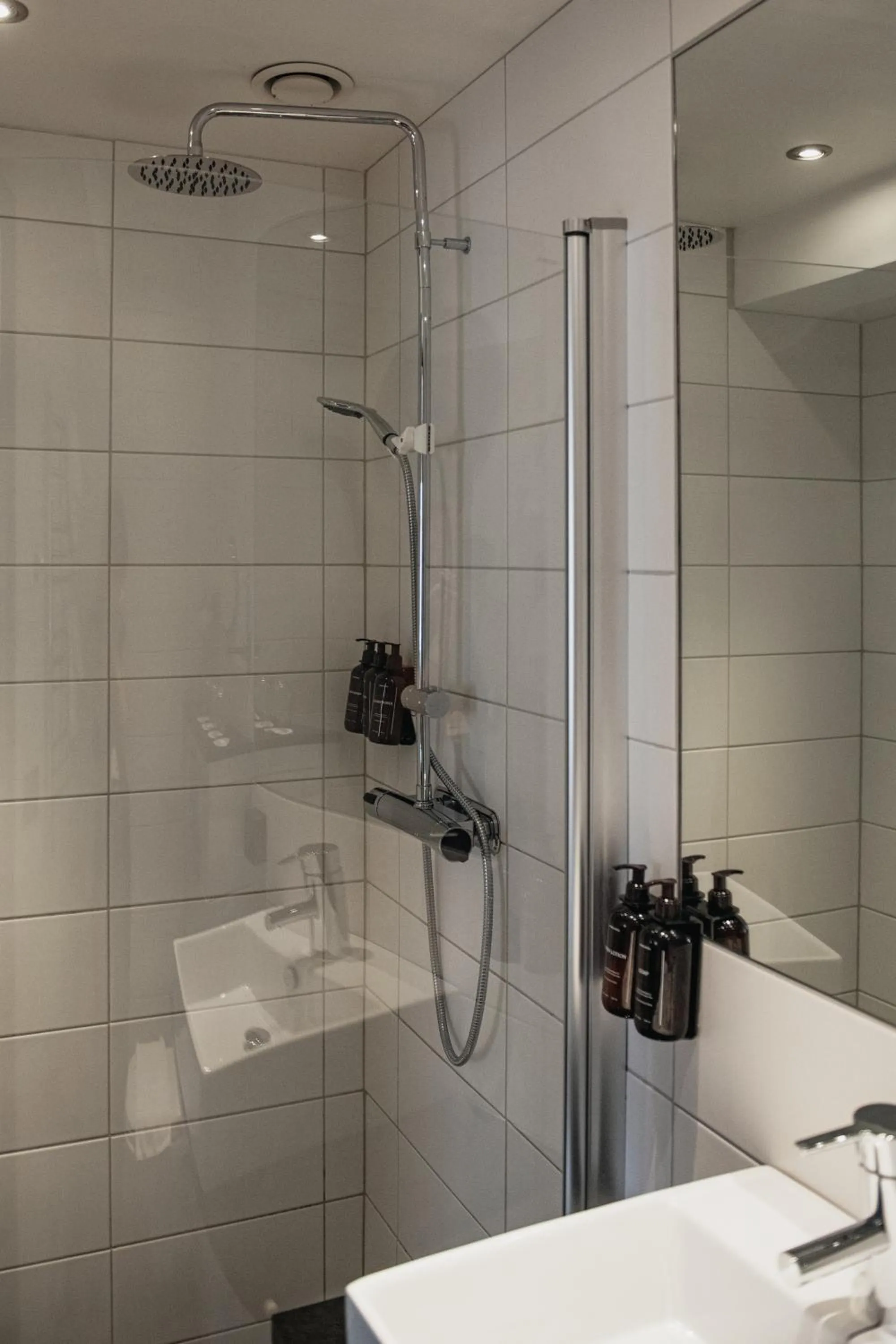 Shower in Home Hotel Slottsparken