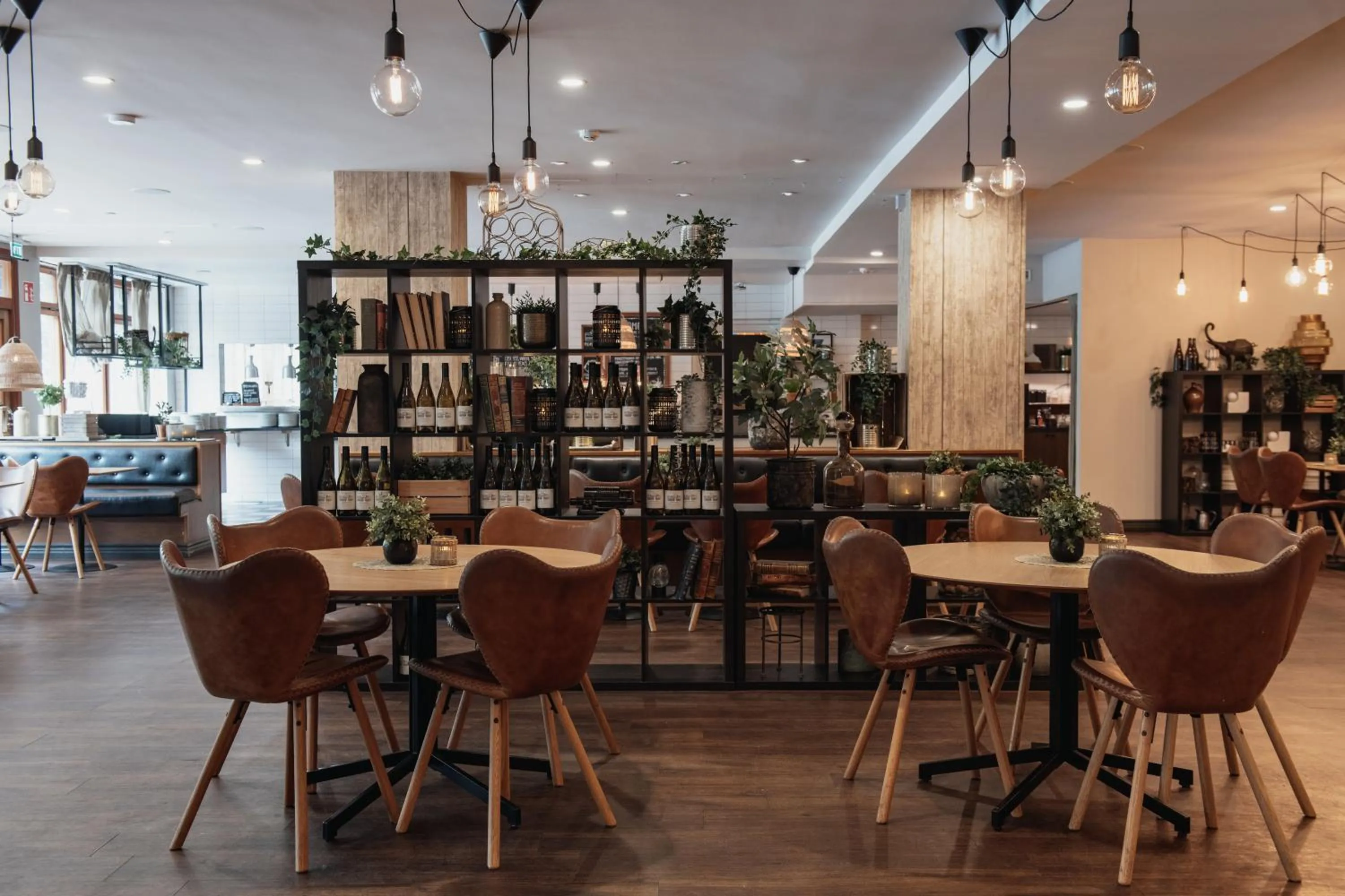 Restaurant/places to eat in Home Hotel Slottsparken