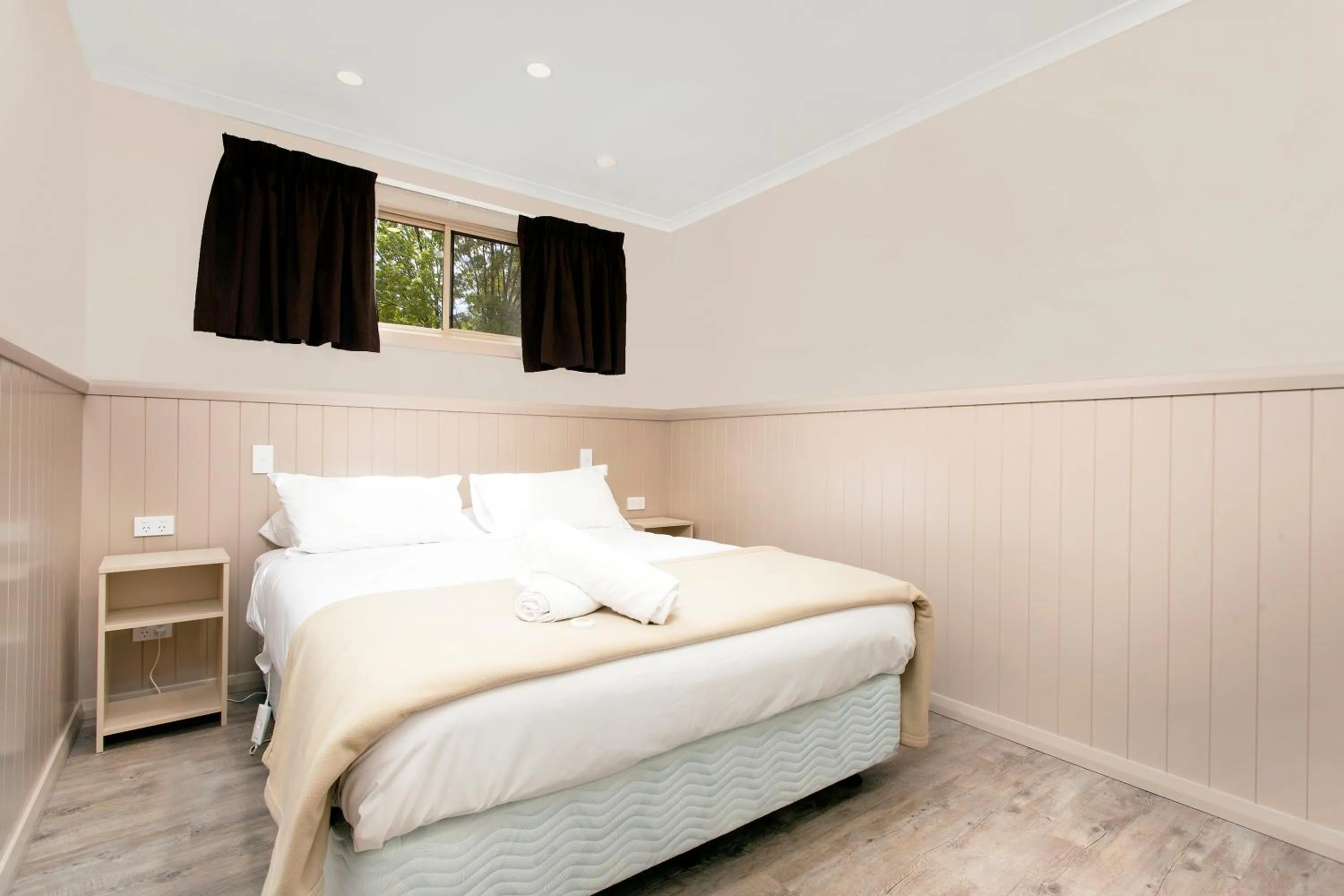 Bedroom, Bed in Armidale Tourist Park