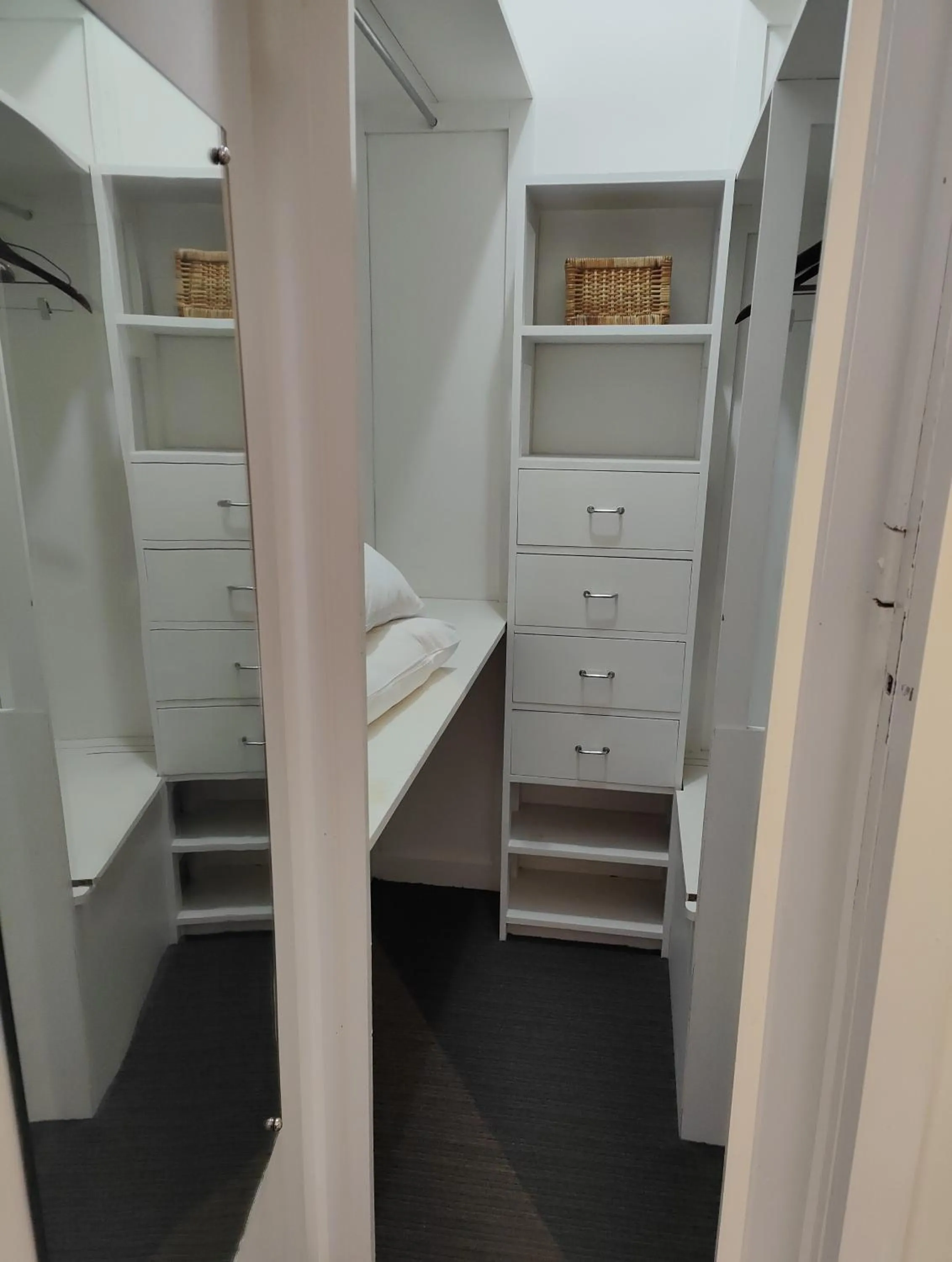 wardrobe, Bed in Centennial Inn on Bathurst