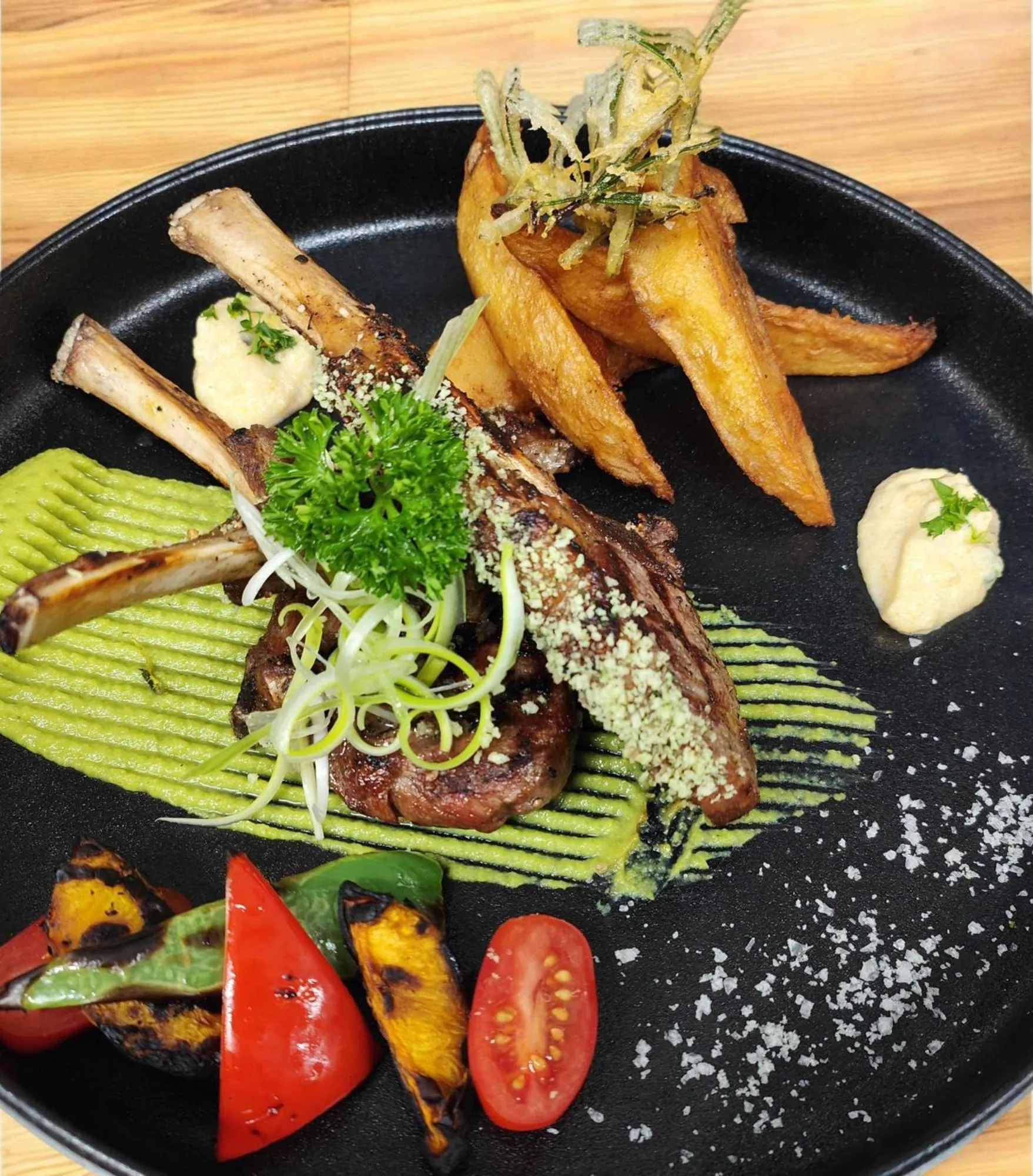 Restaurant/places to eat in Centennial Inn on Bathurst