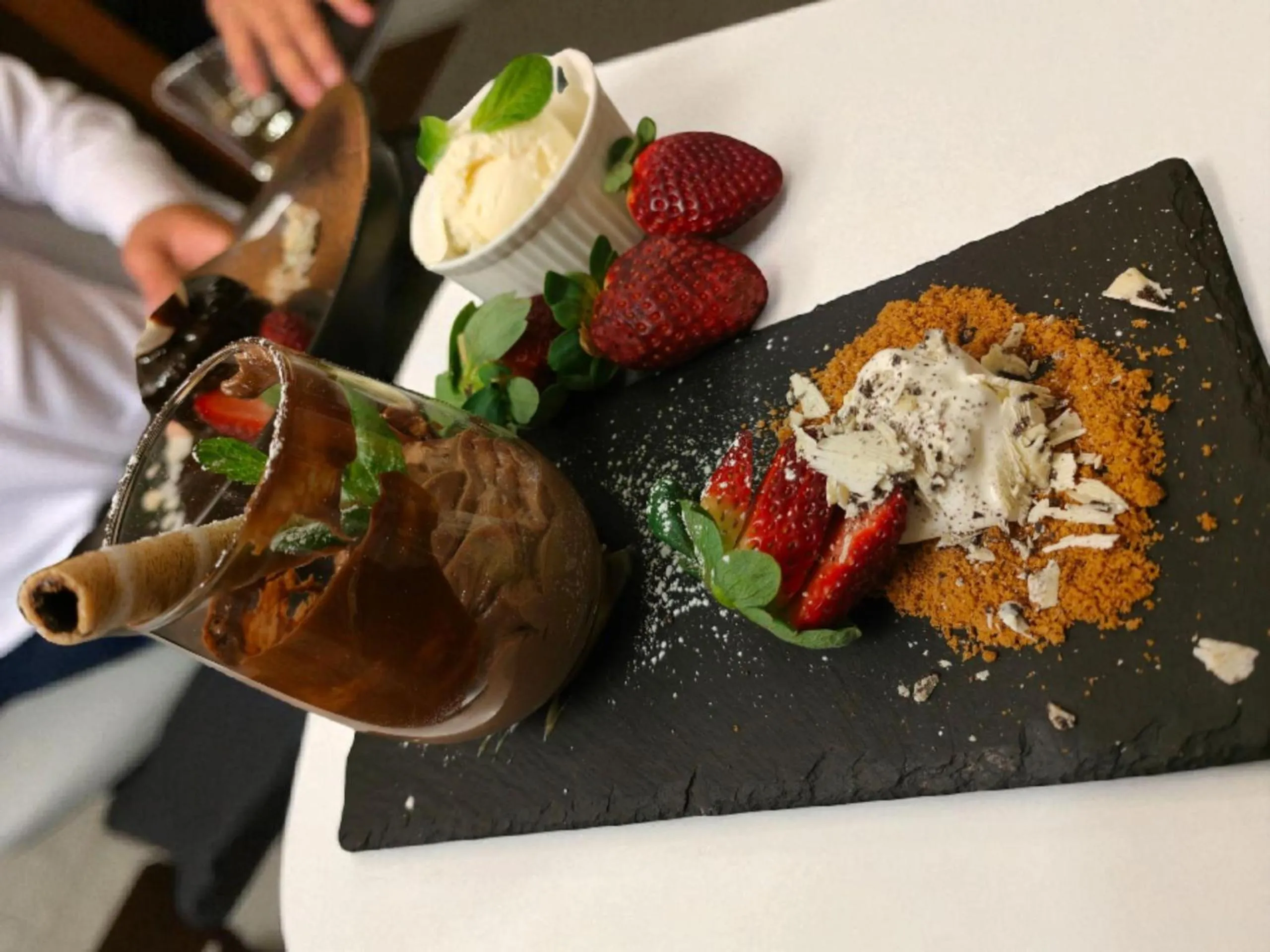 Restaurant/places to eat in Centennial Inn on Bathurst