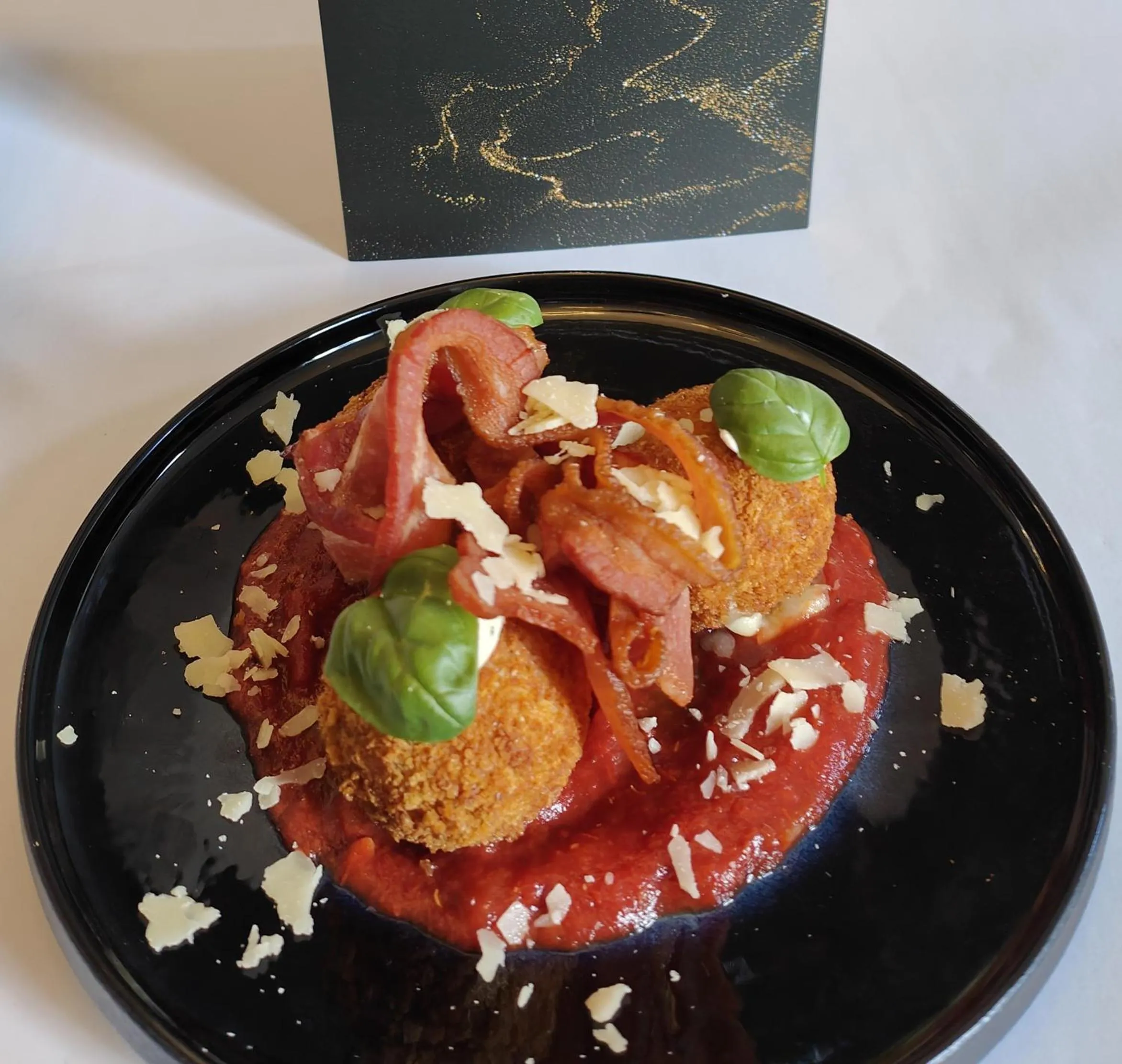 Restaurant/places to eat in Centennial Inn on Bathurst