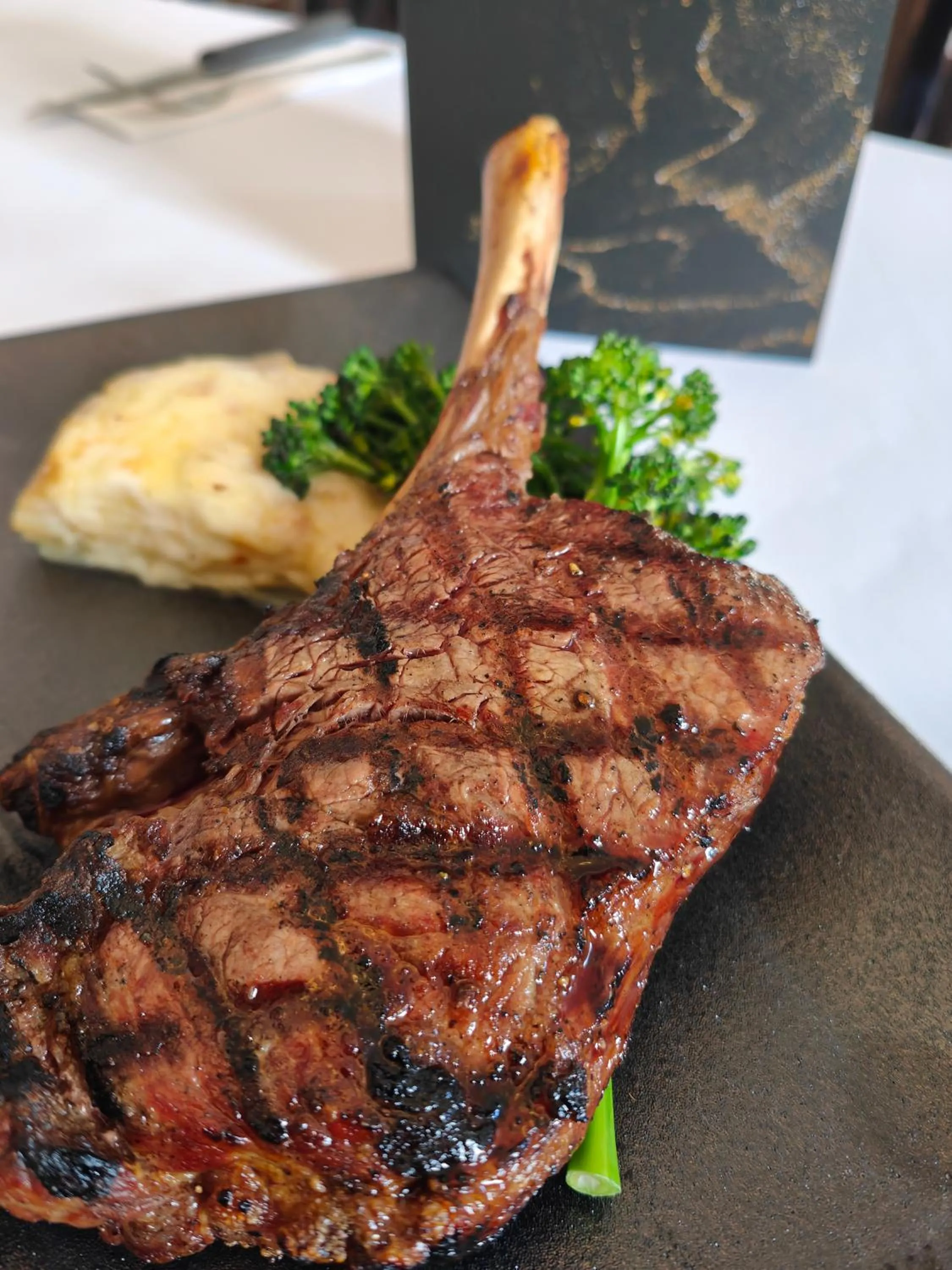 Restaurant/places to eat in Centennial Inn on Bathurst