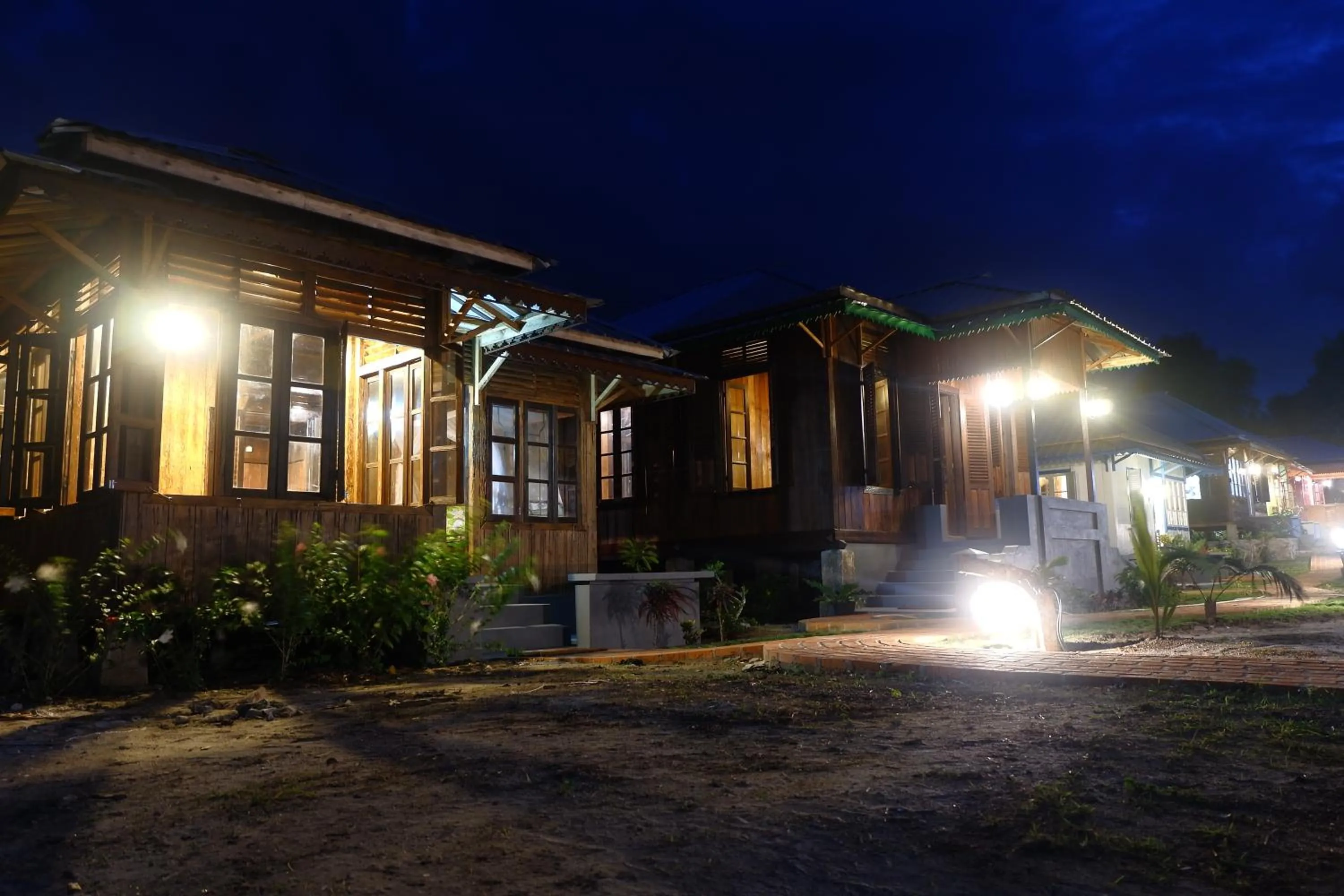 Property building in Rock and Wreck Dive Resort