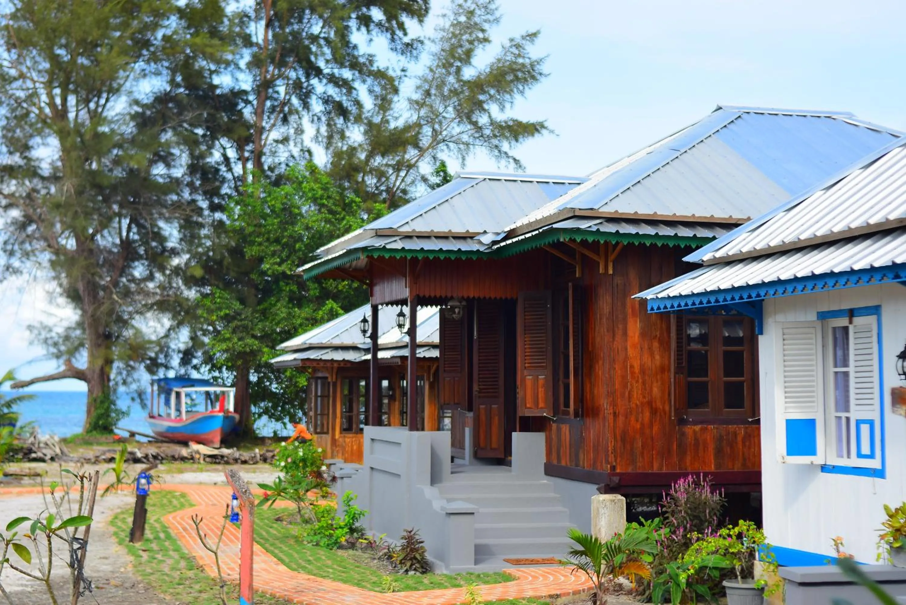Property building in Rock and Wreck Dive Resort