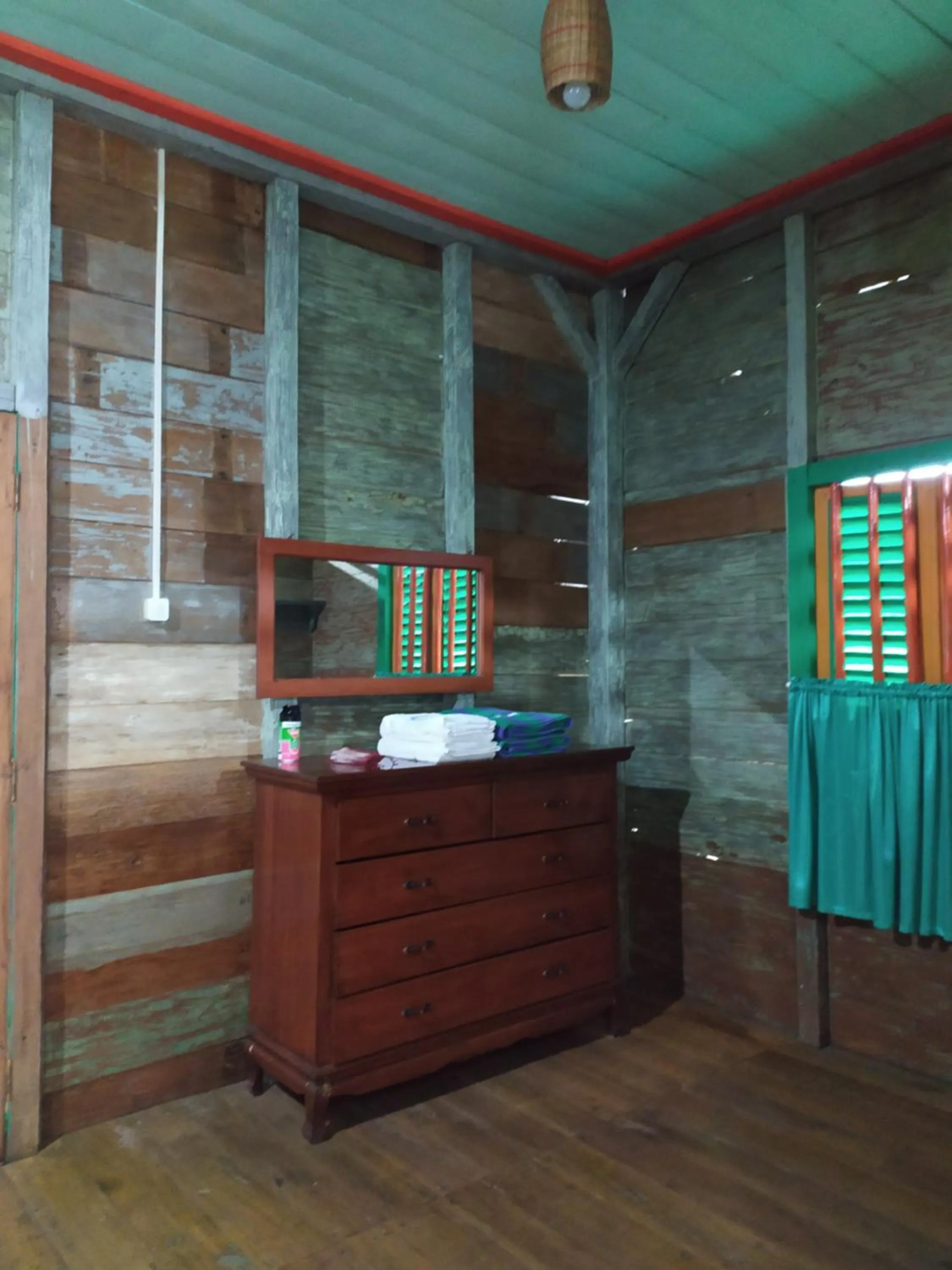 Rock and Wreck Dive Resort