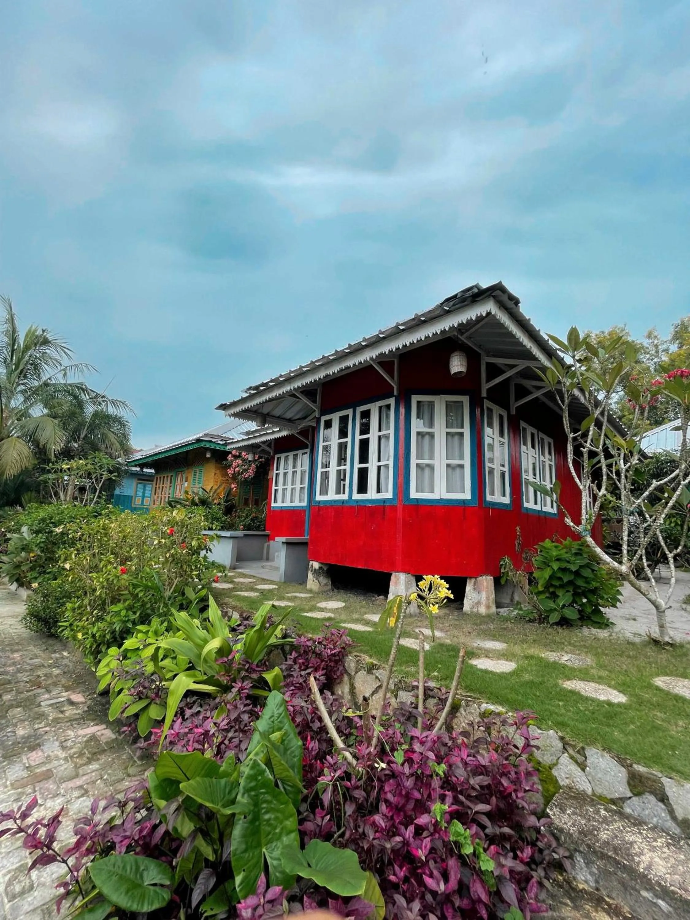 Rock and Wreck Dive Resort