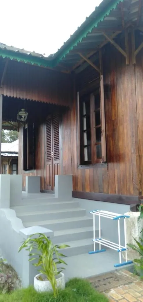 Rock and Wreck Dive Resort