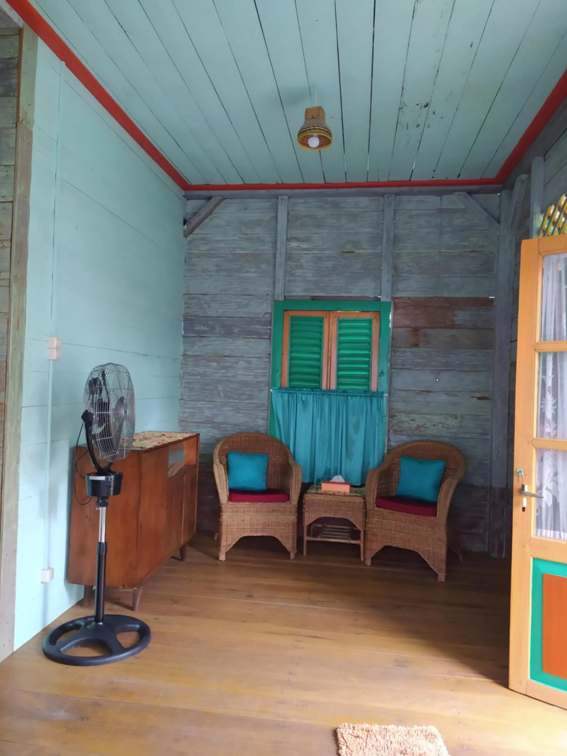 Rock and Wreck Dive Resort