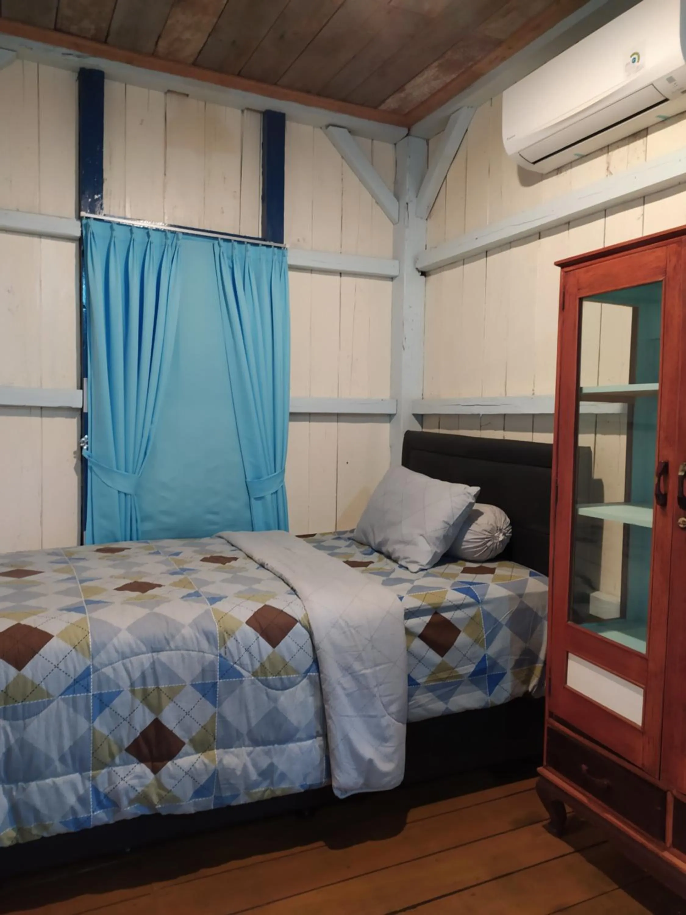 Bed in Rock and Wreck Dive Resort