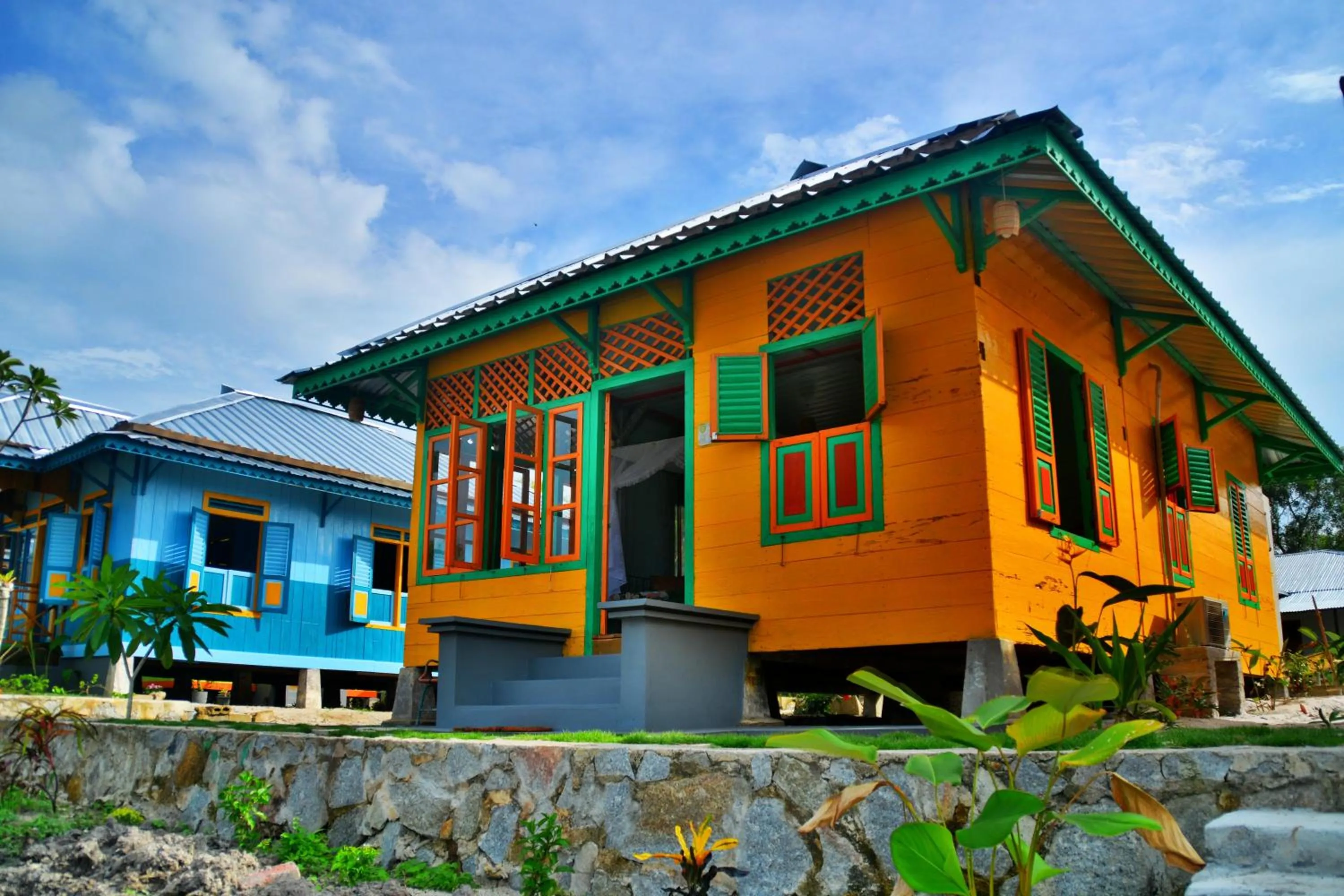 Property building in Rock and Wreck Dive Resort