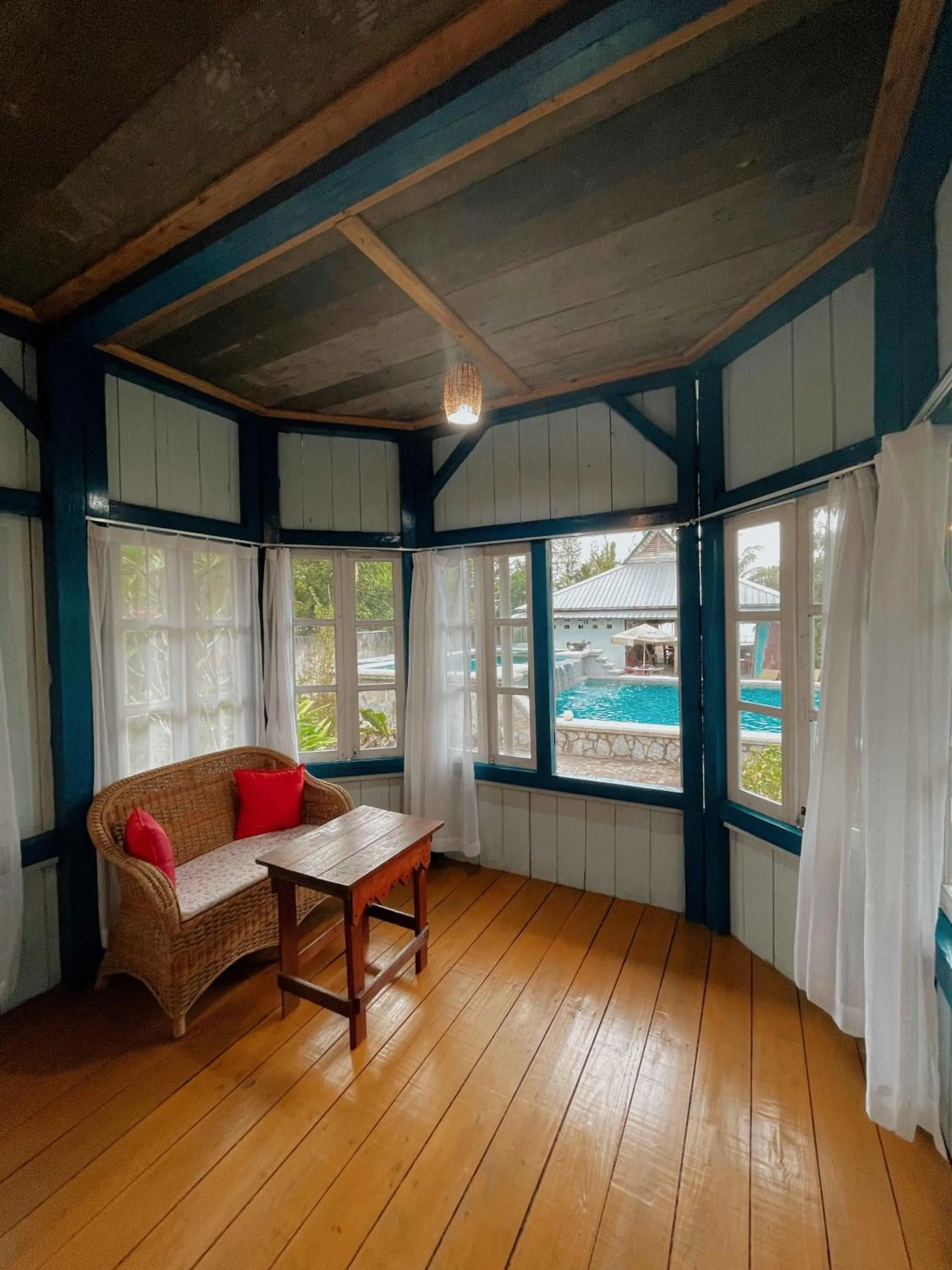 Rock and Wreck Dive Resort