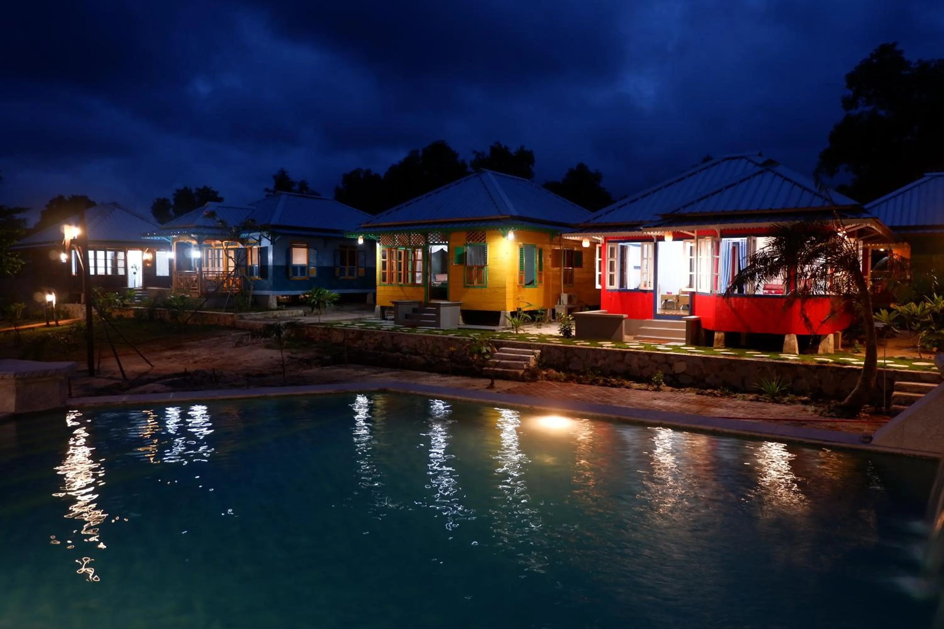 Property building in Rock and Wreck Dive Resort