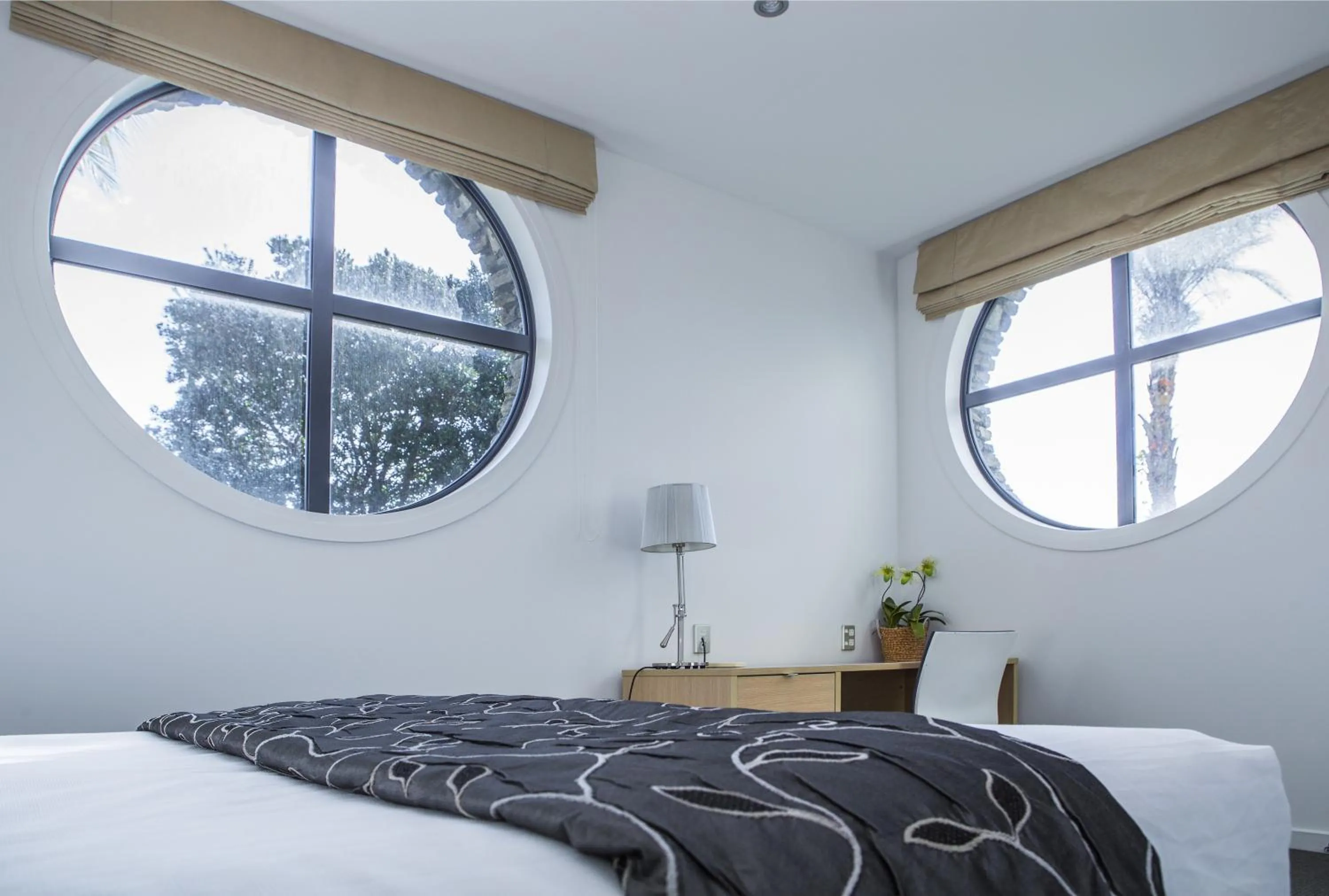 Photo of the whole room, Bed in Waves