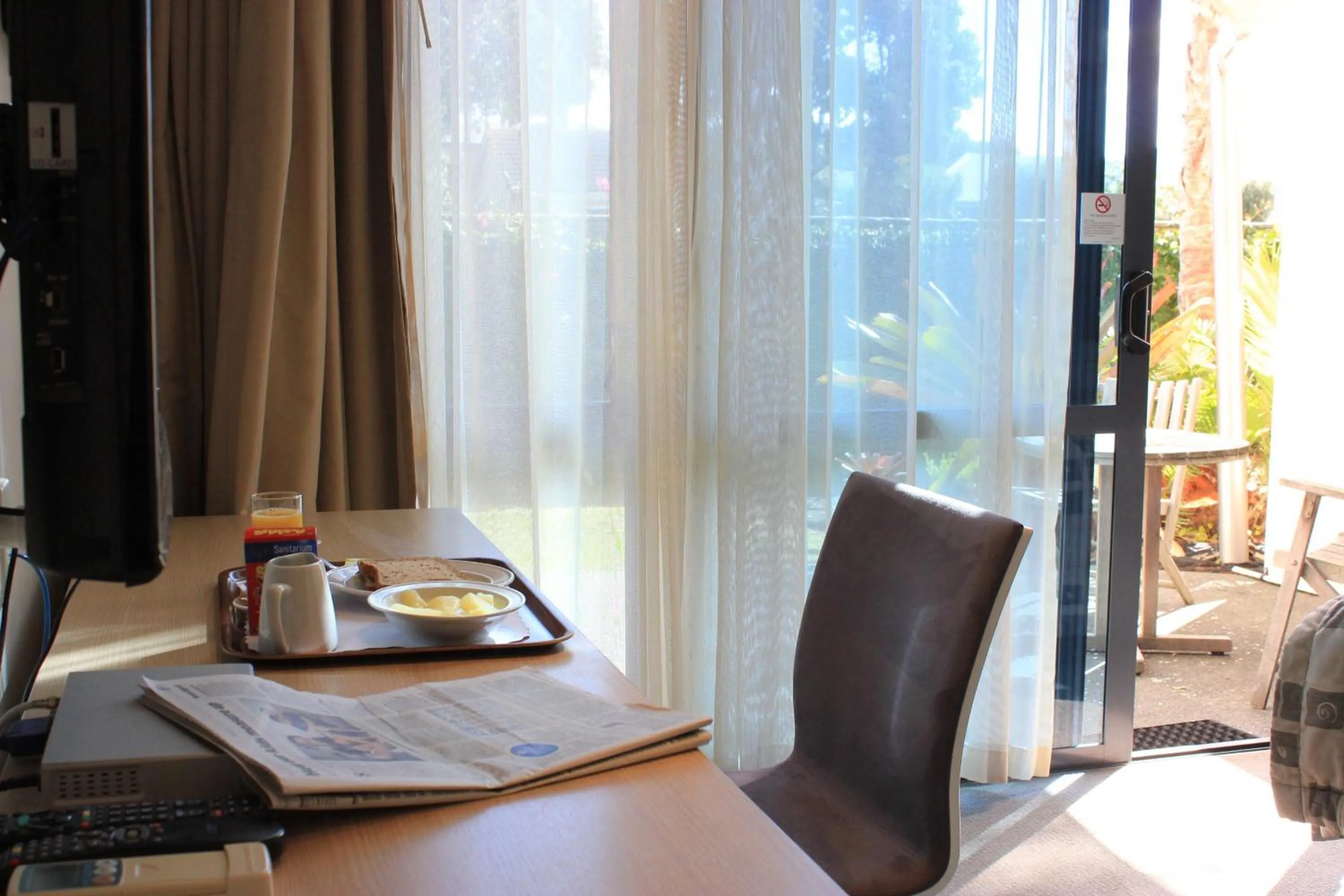 Dining area in Waves