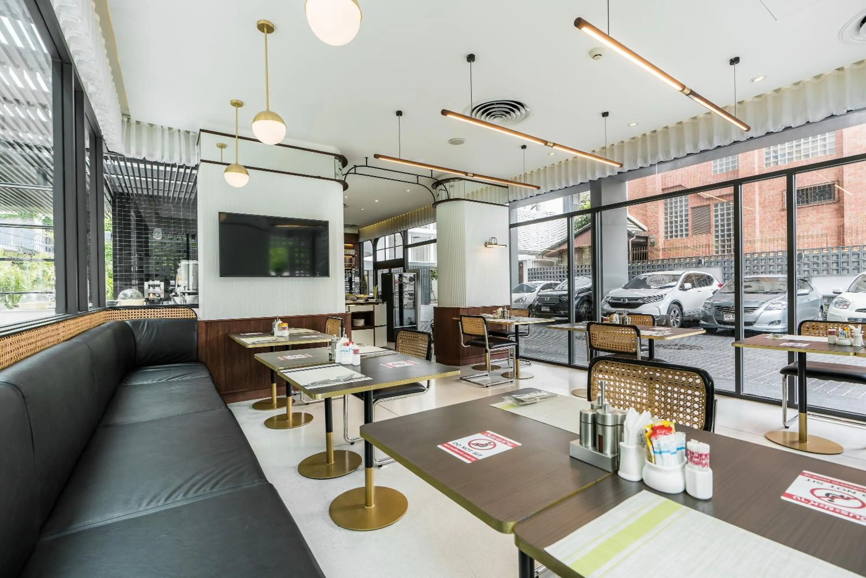 Restaurant/places to eat in Hotel Amber Sukhumvit 85