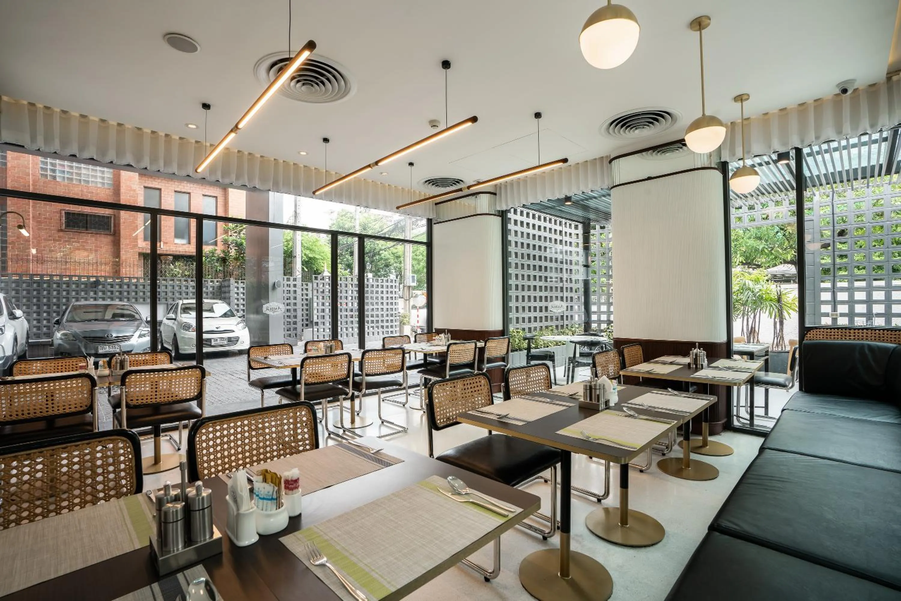 Restaurant/places to eat in Hotel Amber Sukhumvit 85