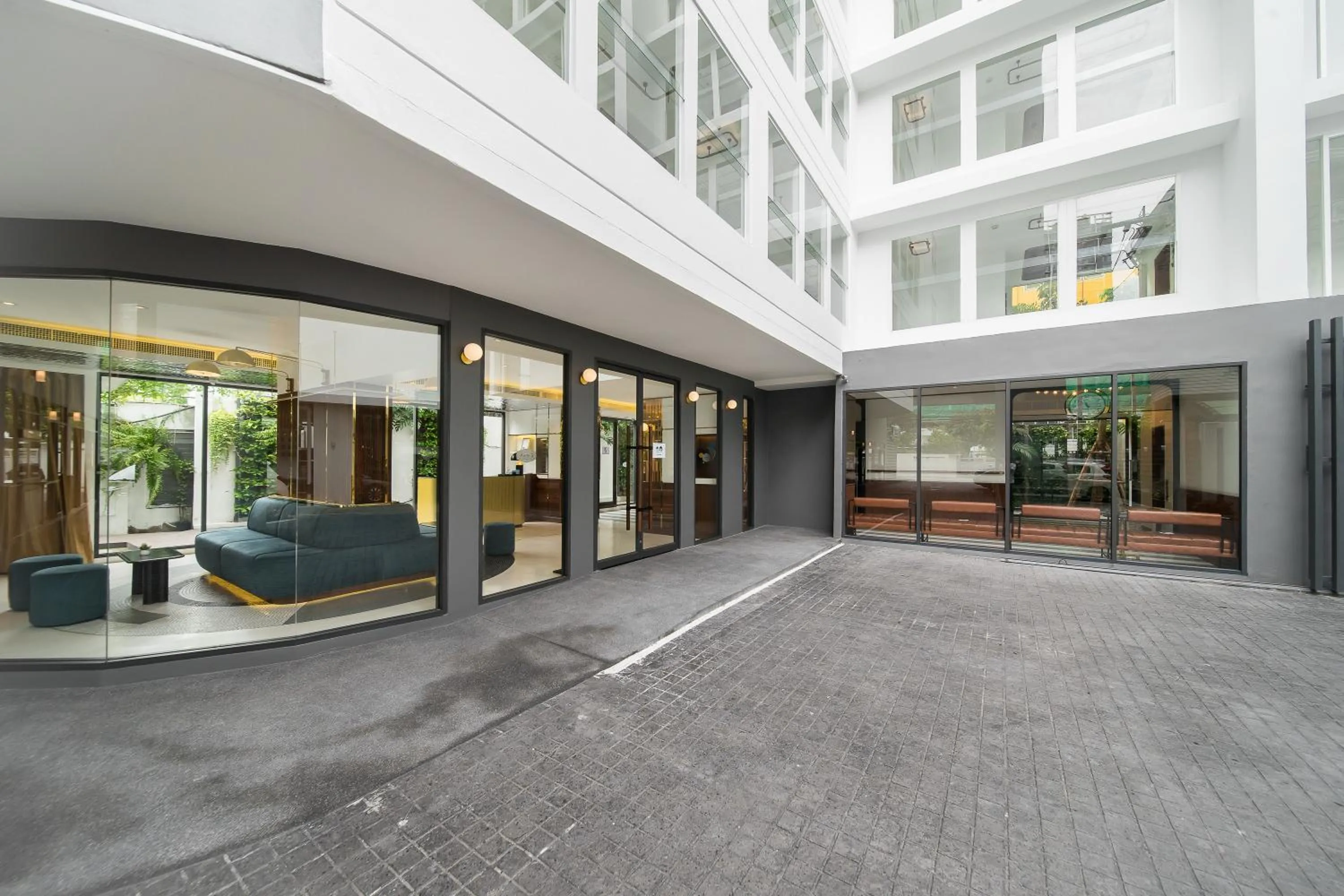 Facade/entrance in Hotel Amber Sukhumvit 85